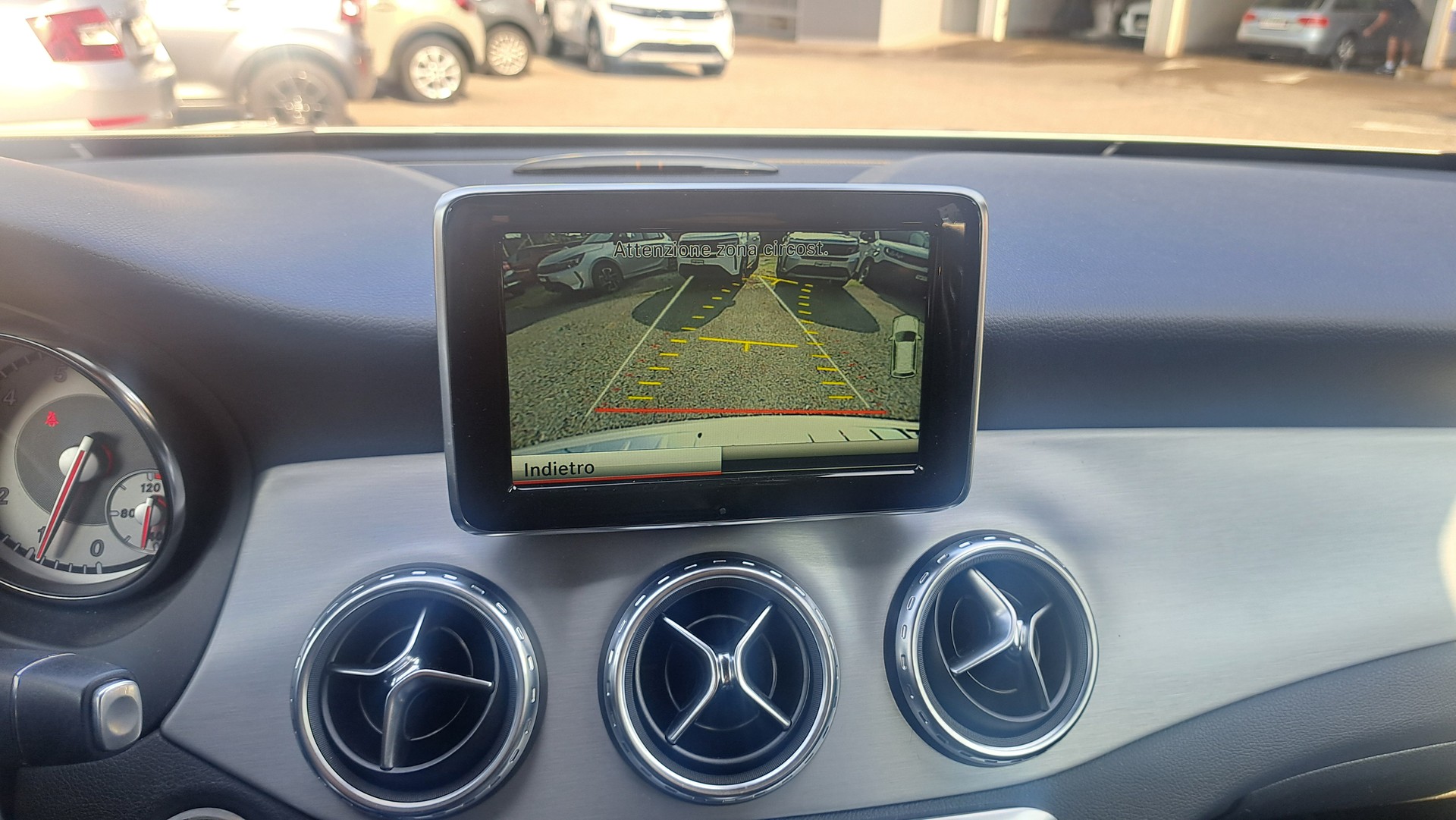 MERCEDES-BENZ GLA 250 AMG Line 4Matic 7G-DCT-image-14