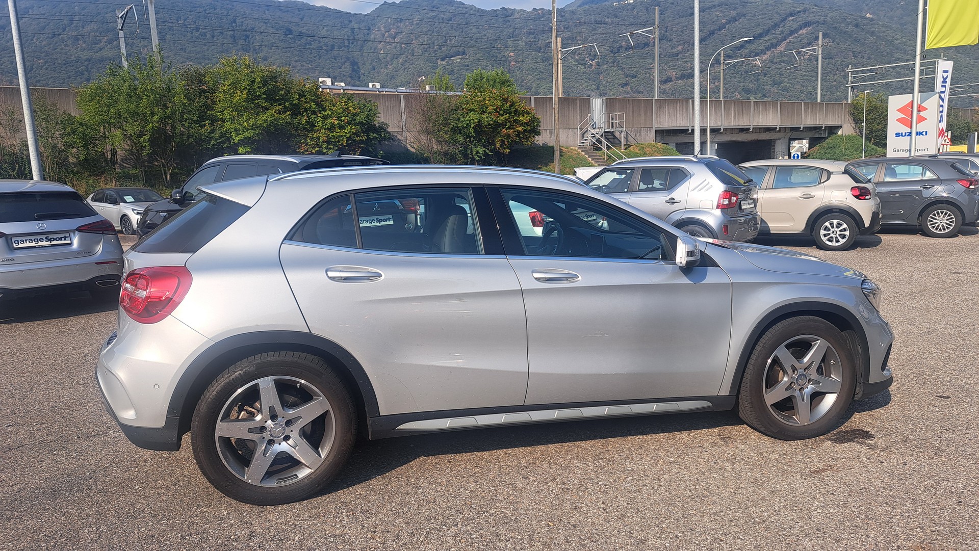 MERCEDES-BENZ GLA 250 AMG Line 4Matic 7G-DCT-image-8
