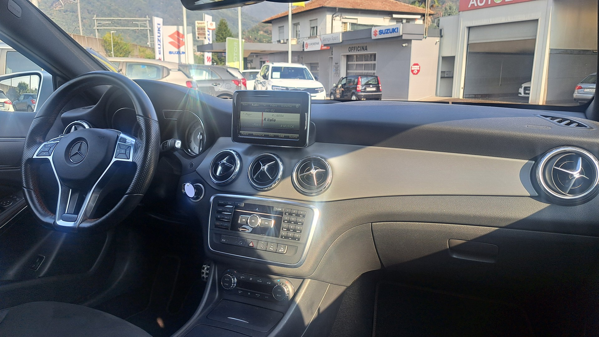 MERCEDES-BENZ GLA 250 AMG Line 4Matic 7G-DCT-image-13