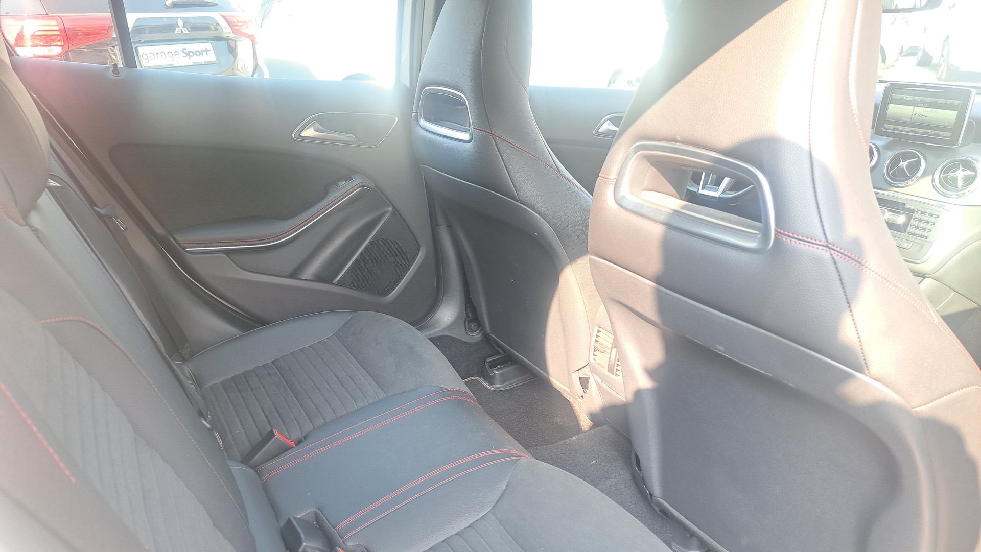 MERCEDES-BENZ GLA 250 AMG Line 4Matic 7G-DCT-image-12