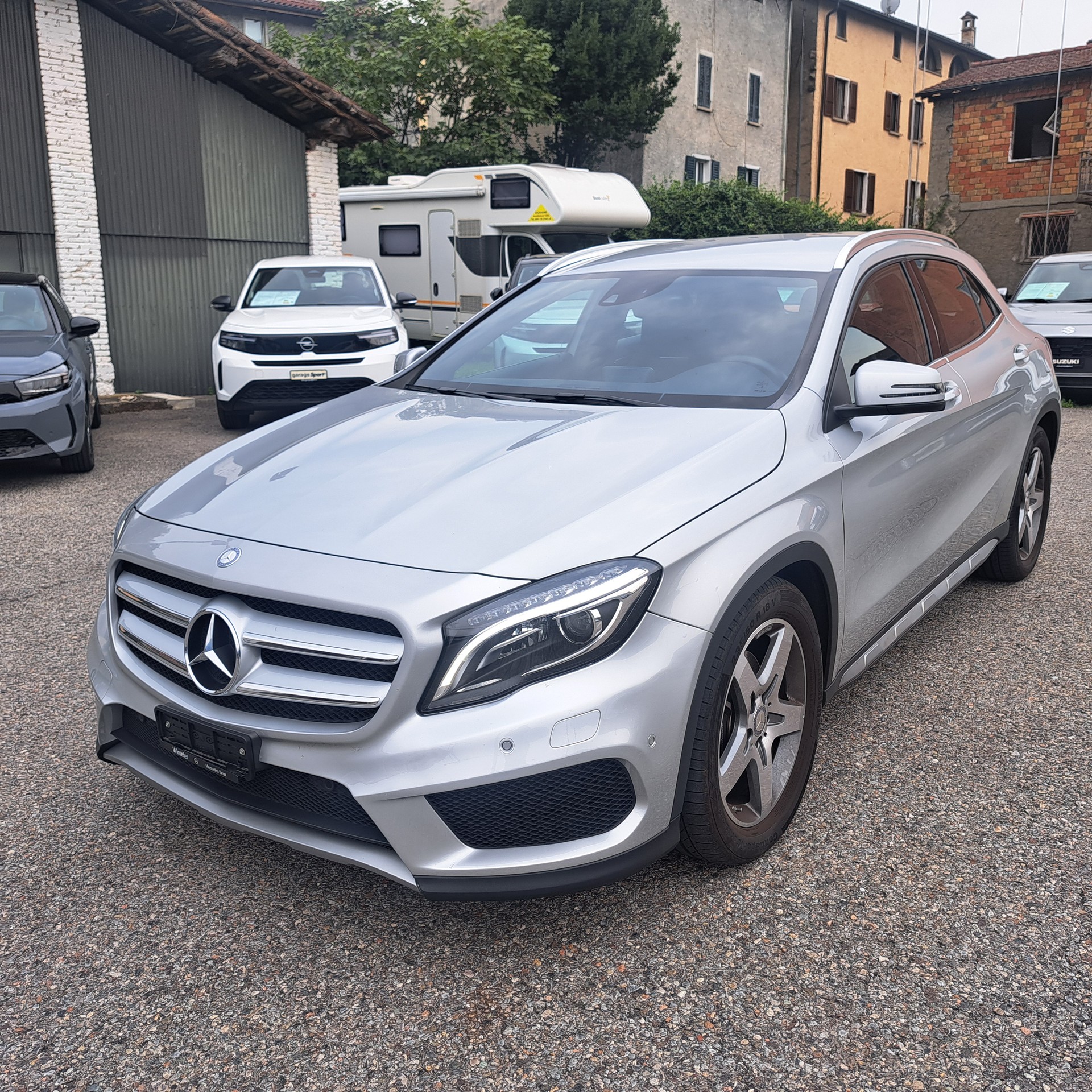 MERCEDES-BENZ GLA 250 AMG Line 4Matic 7G-DCT-image-2