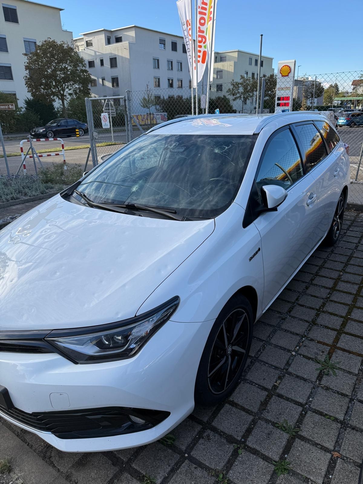 TOYOTA Auris Touring Sports 1.8 HSD Trend e-CVT-image-0