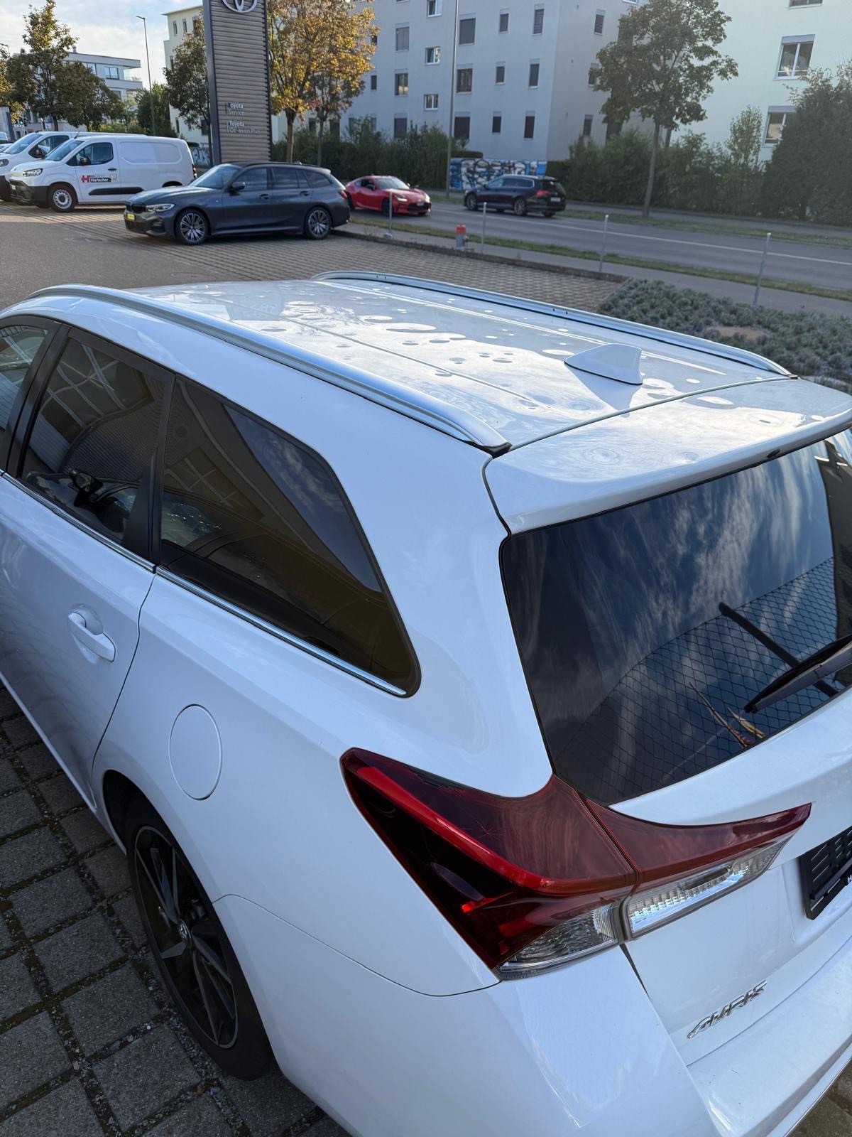 TOYOTA Auris Touring Sports 1.8 HSD Trend e-CVT-image-1