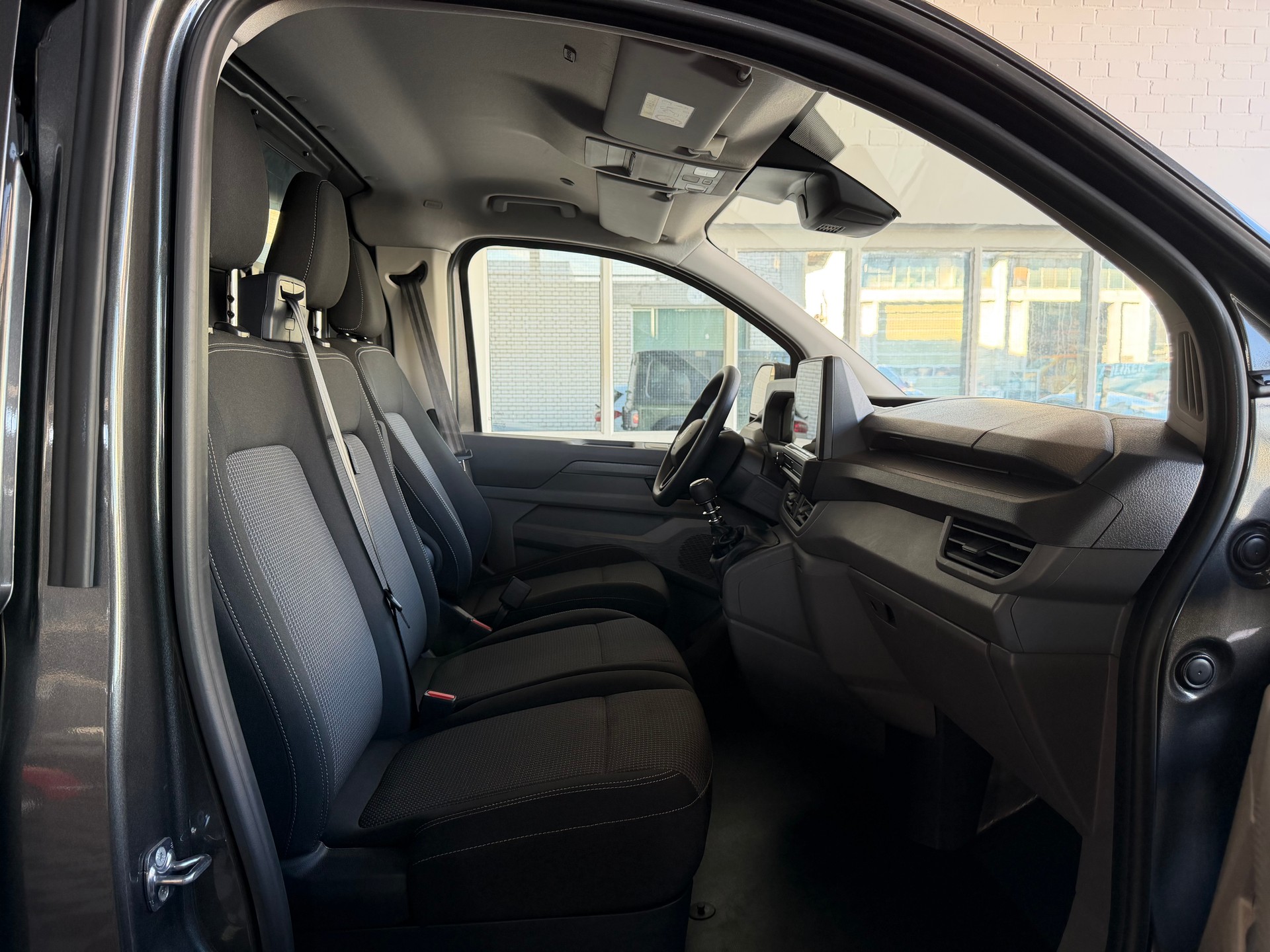 VW Transporter 2.0 TDI-image-7