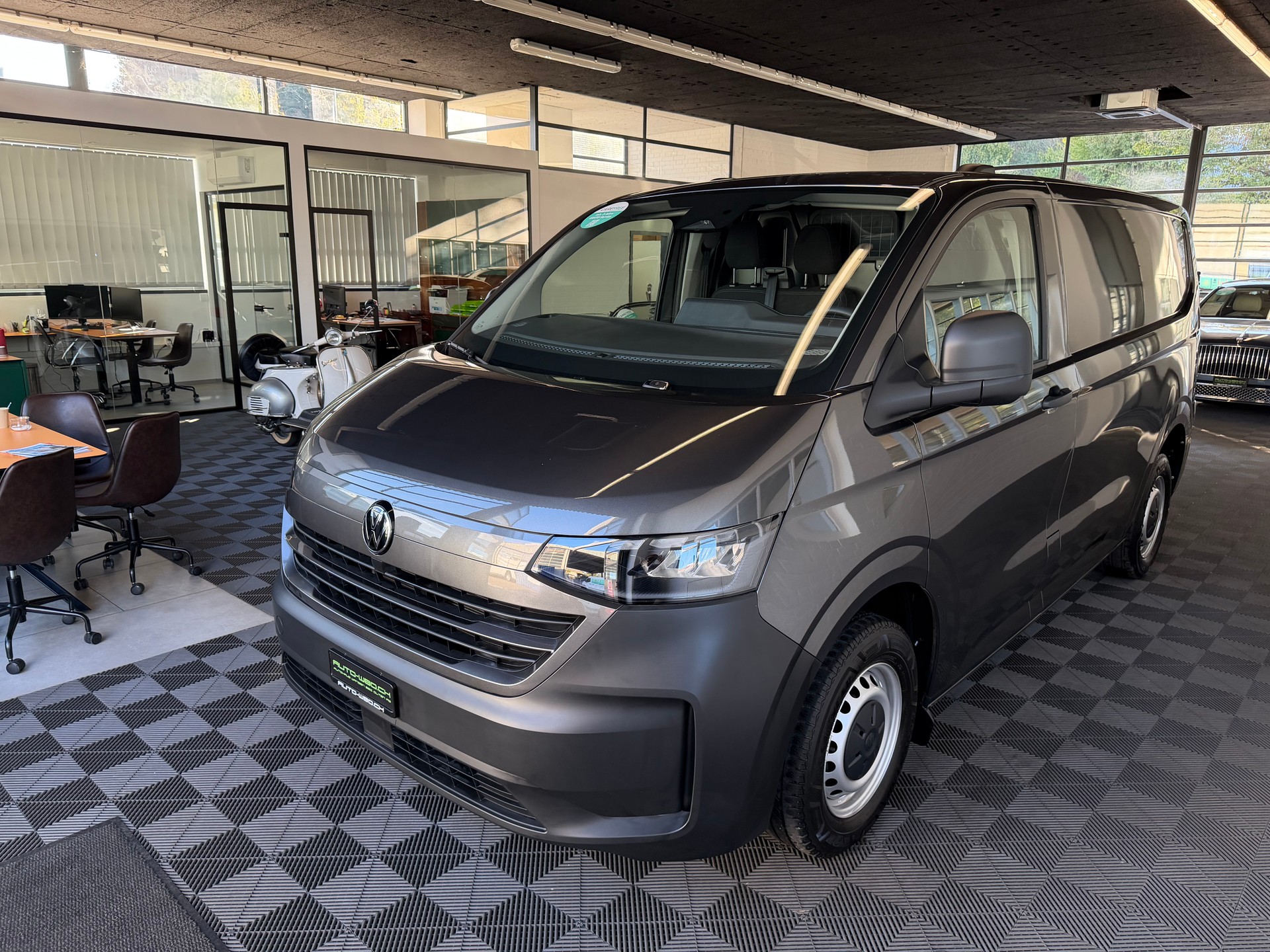 VW Transporter 2.0 TDI-image-5