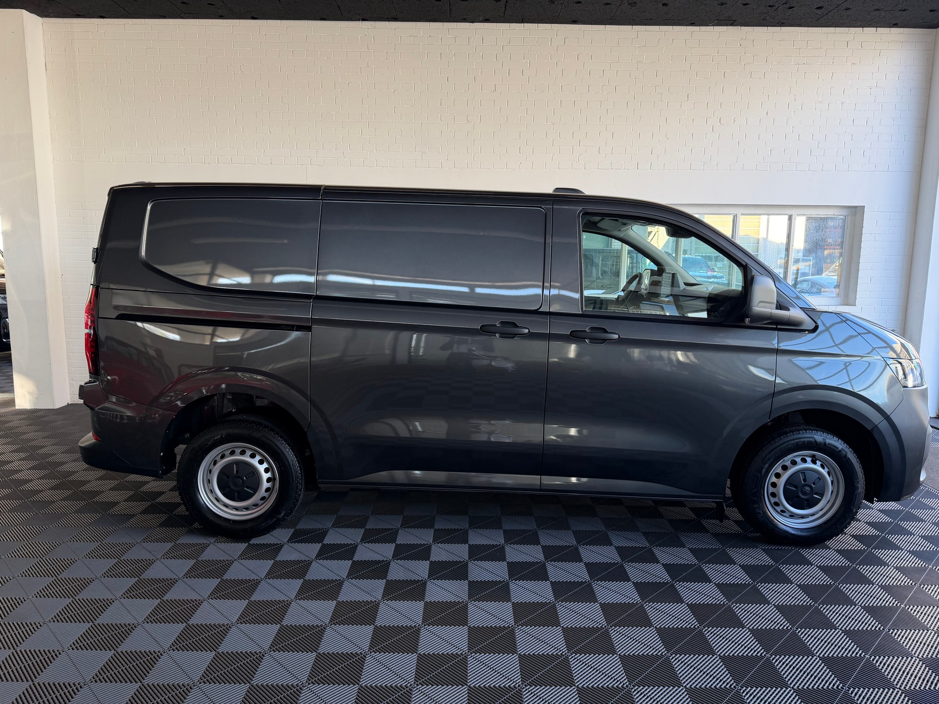 VW Transporter 2.0 TDI-image-1
