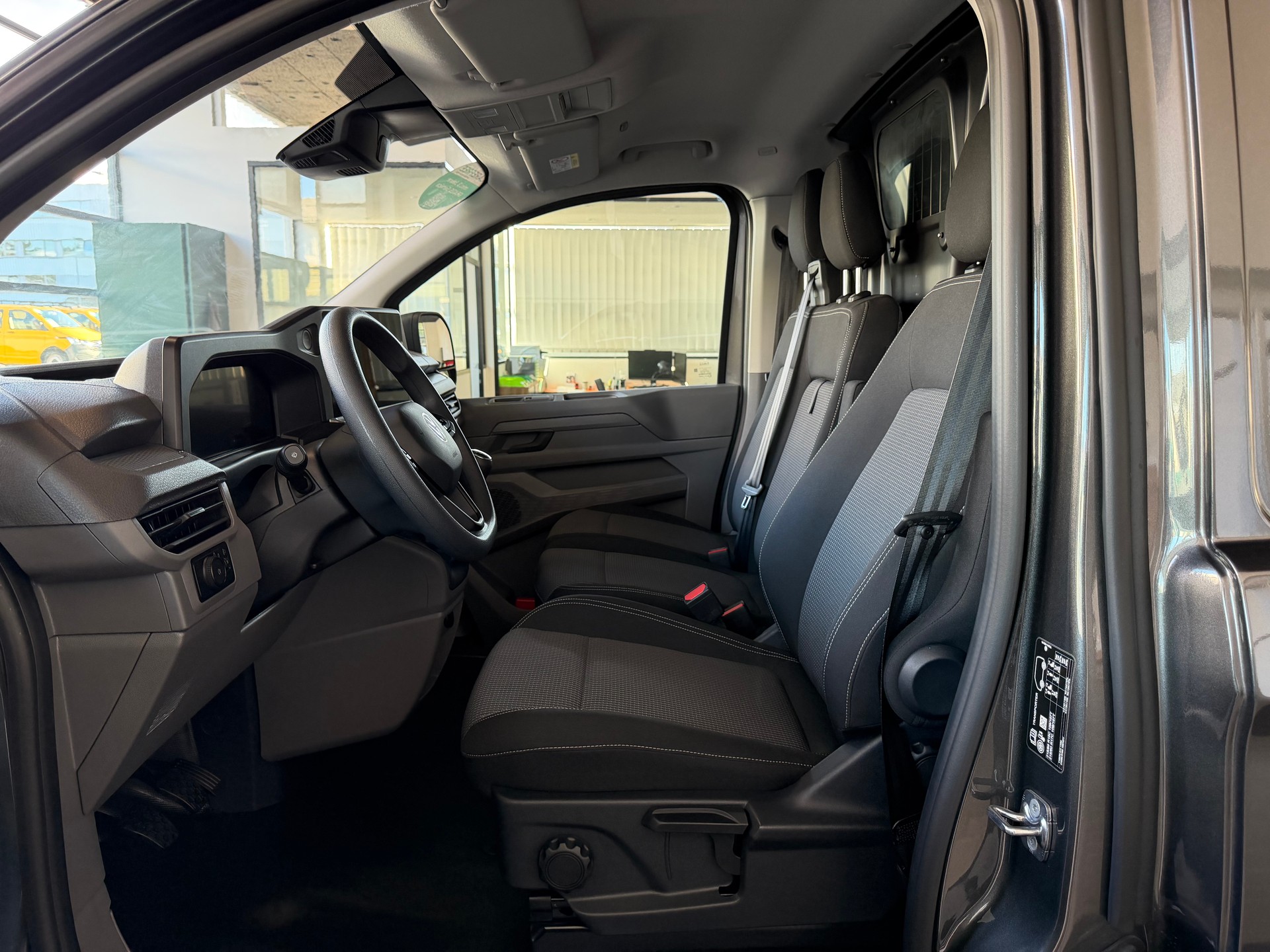 VW Transporter 2.0 TDI-image-8