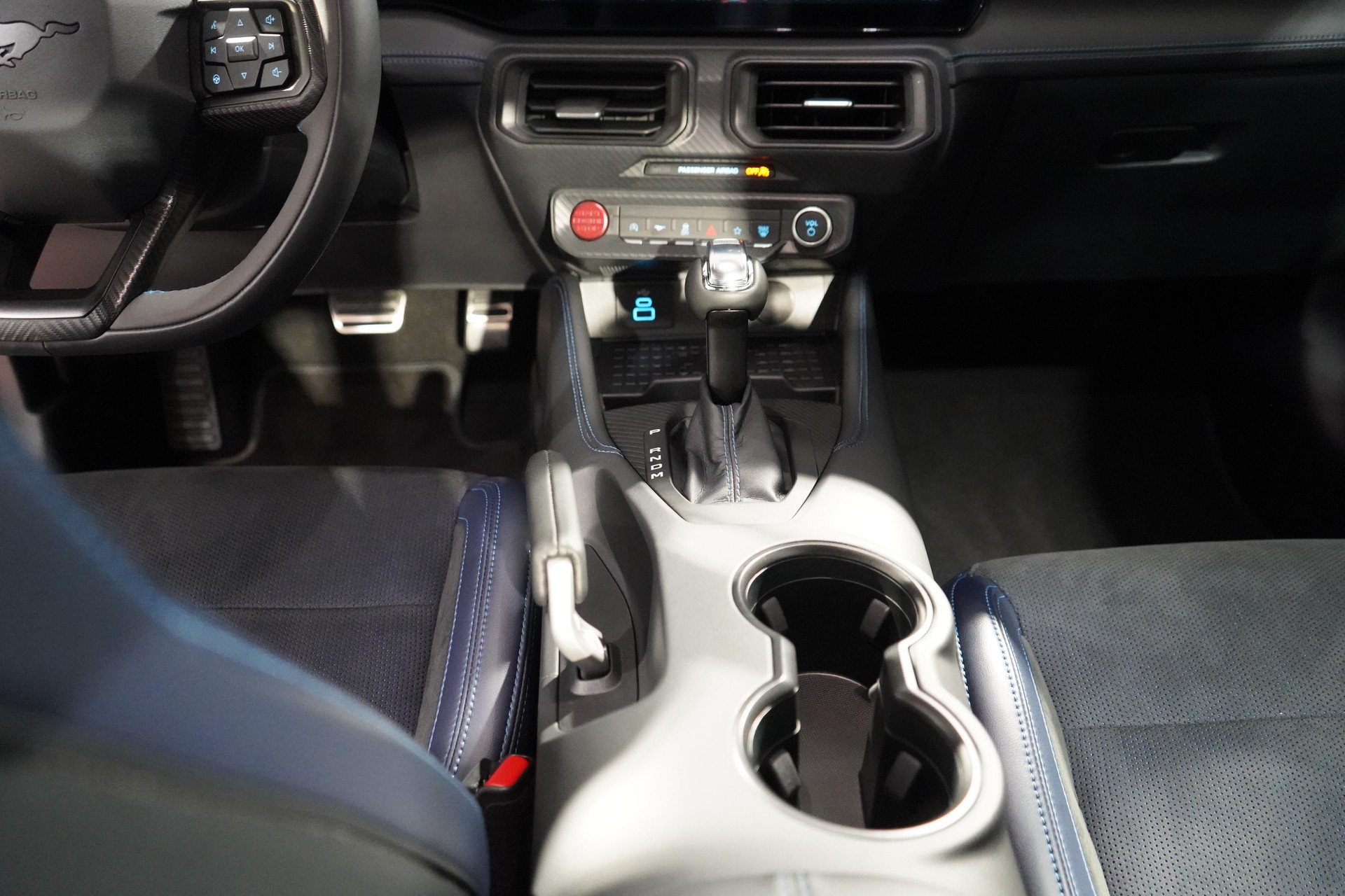FORD Mustang Coupé 5.0 V8 Dark Horse-image-11