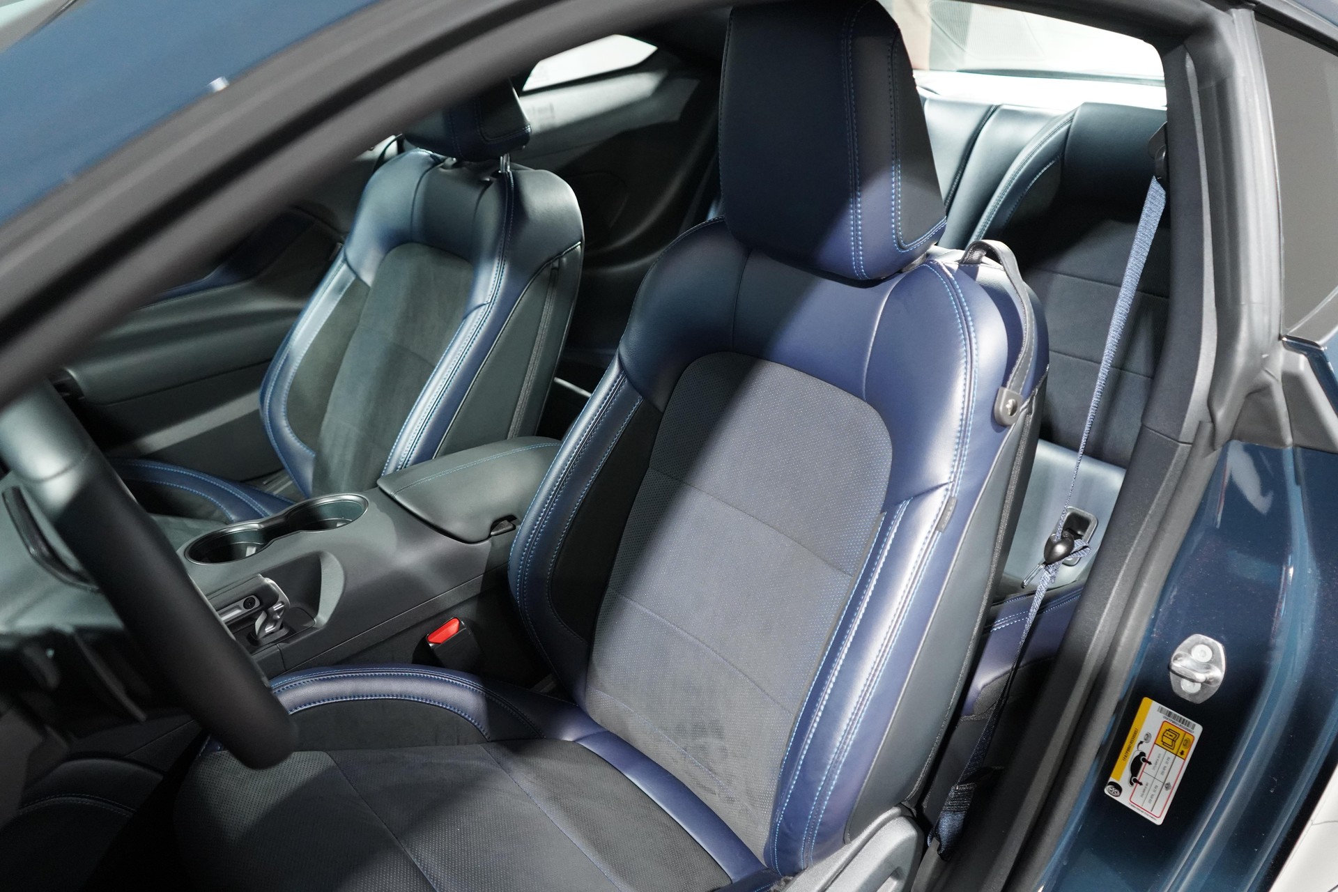 FORD Mustang Coupé 5.0 V8 Dark Horse-image-6