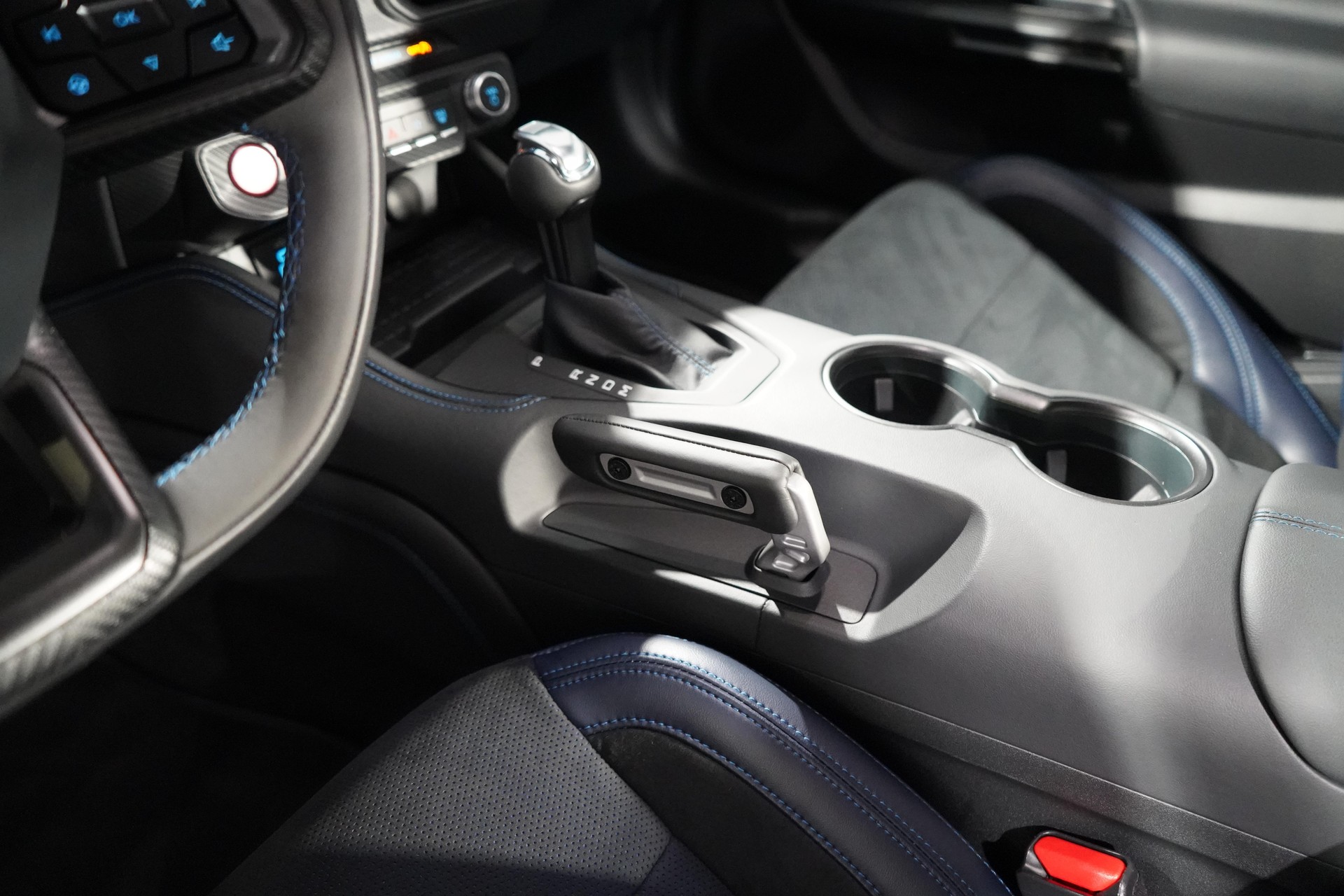FORD Mustang Coupé 5.0 V8 Dark Horse-image-12