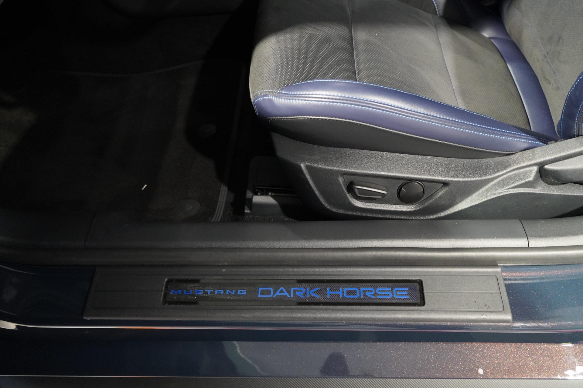 FORD Mustang Coupé 5.0 V8 Dark Horse-image-14