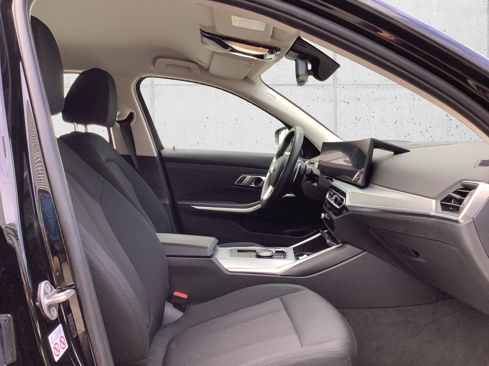 BMW 320i Touring-image-17