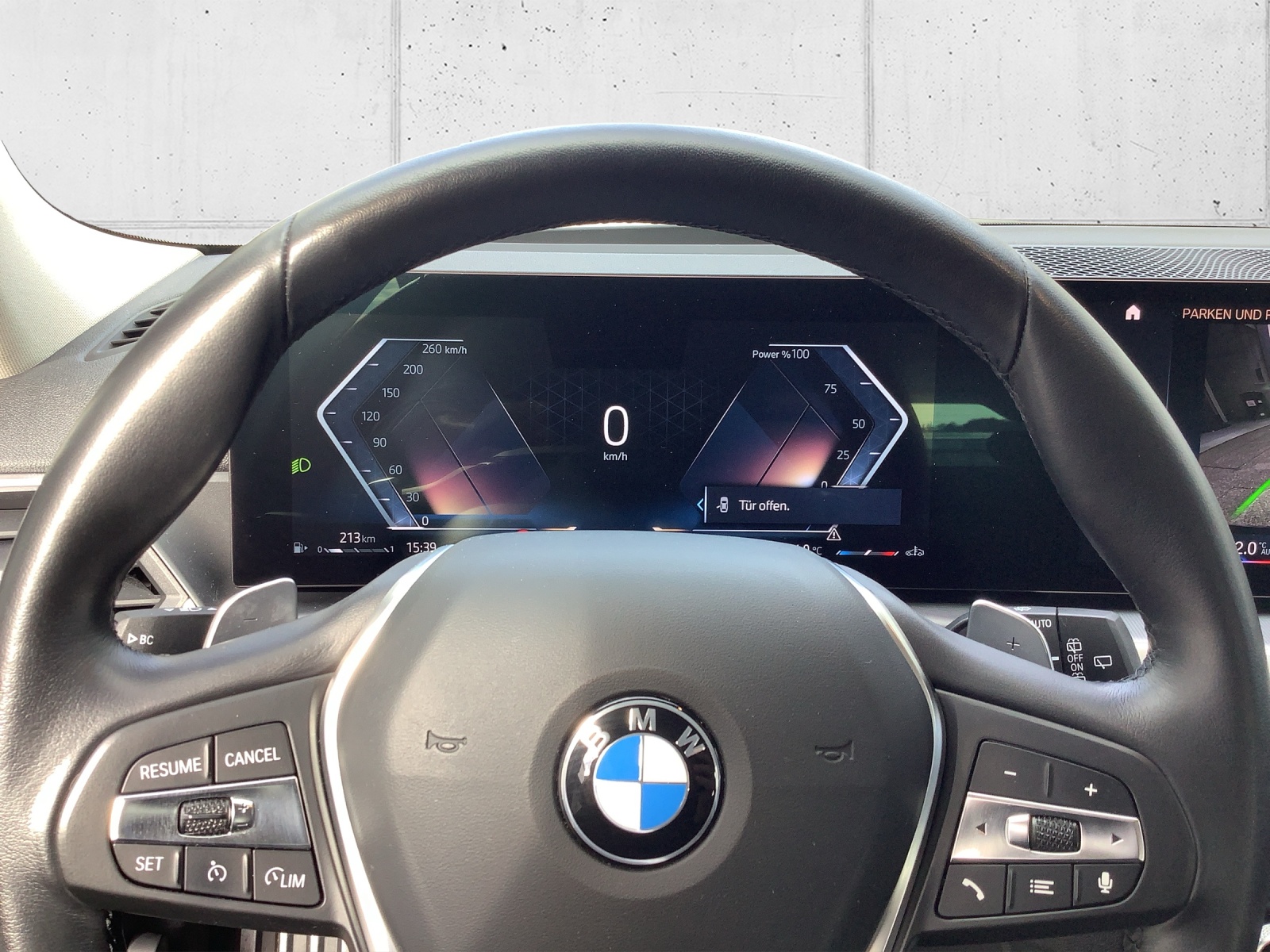BMW 320i Touring-image-14