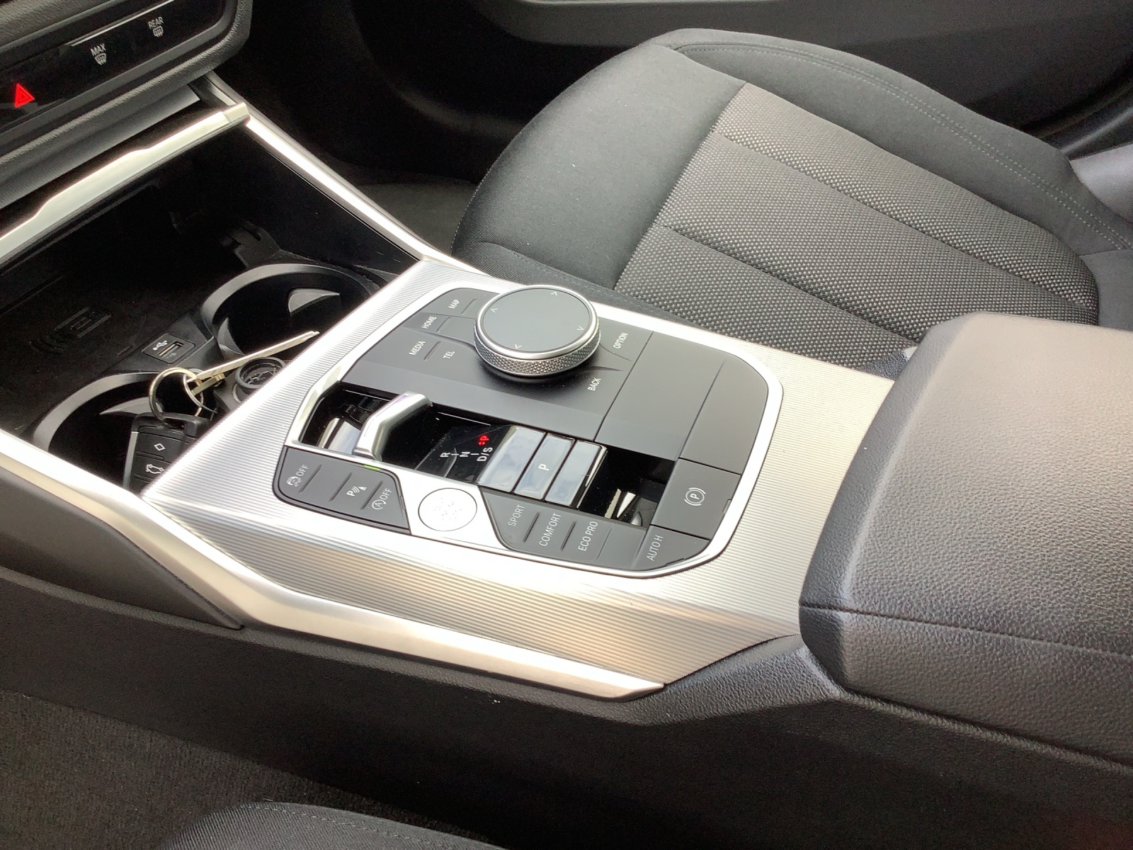 BMW 320i Touring-image-20