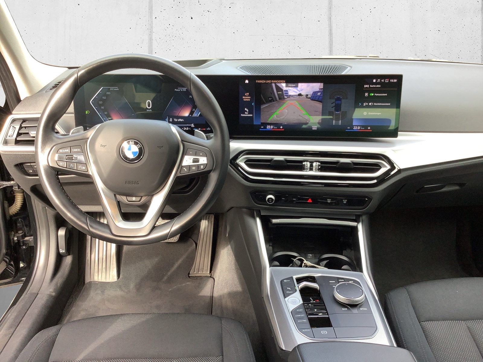 BMW 320i Touring-image-12
