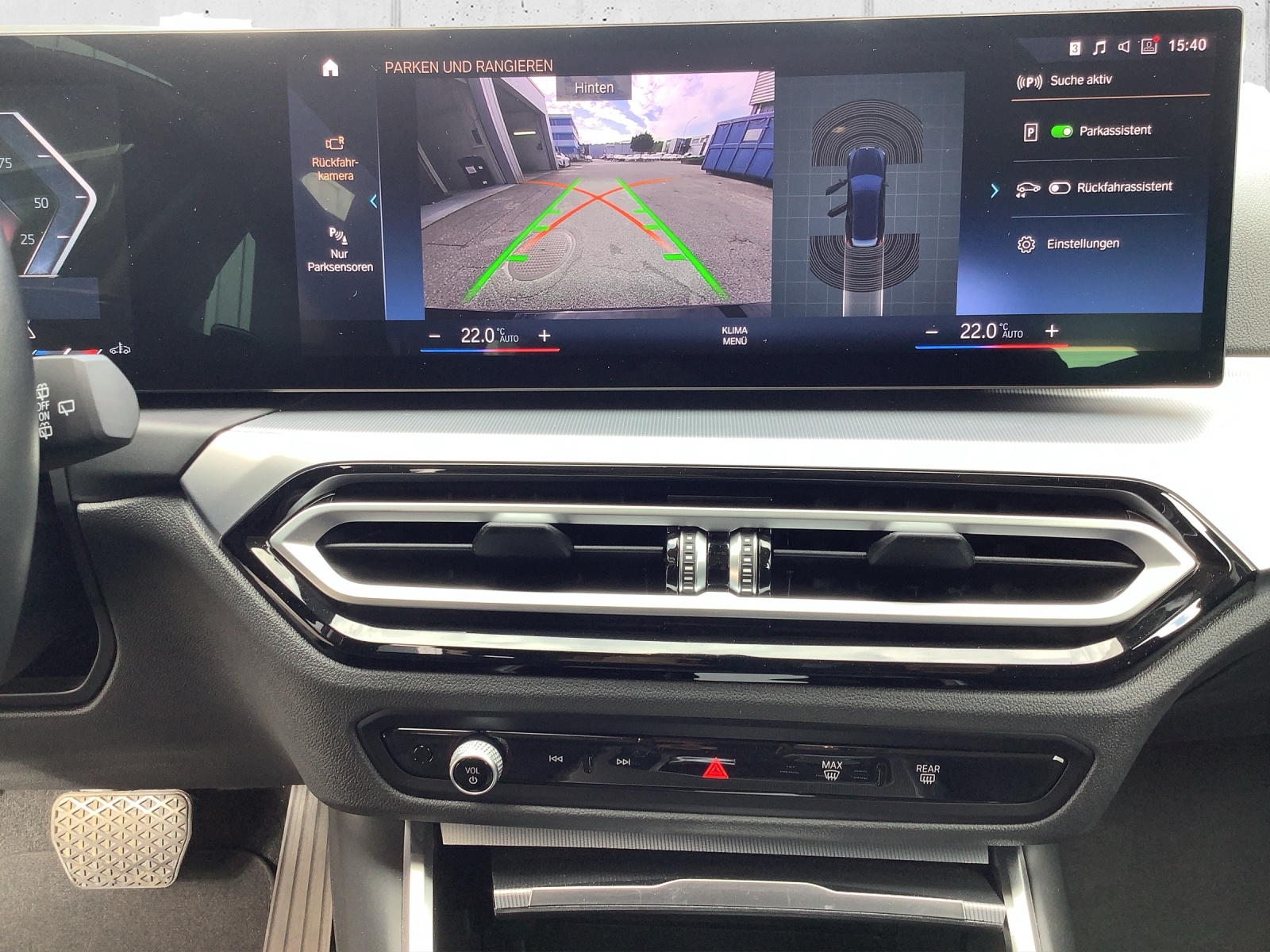 BMW 320i Touring-image-16