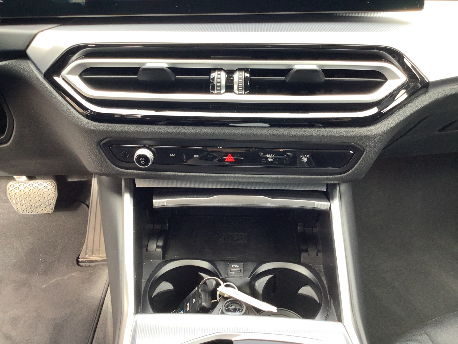 BMW 320i Touring-image-15