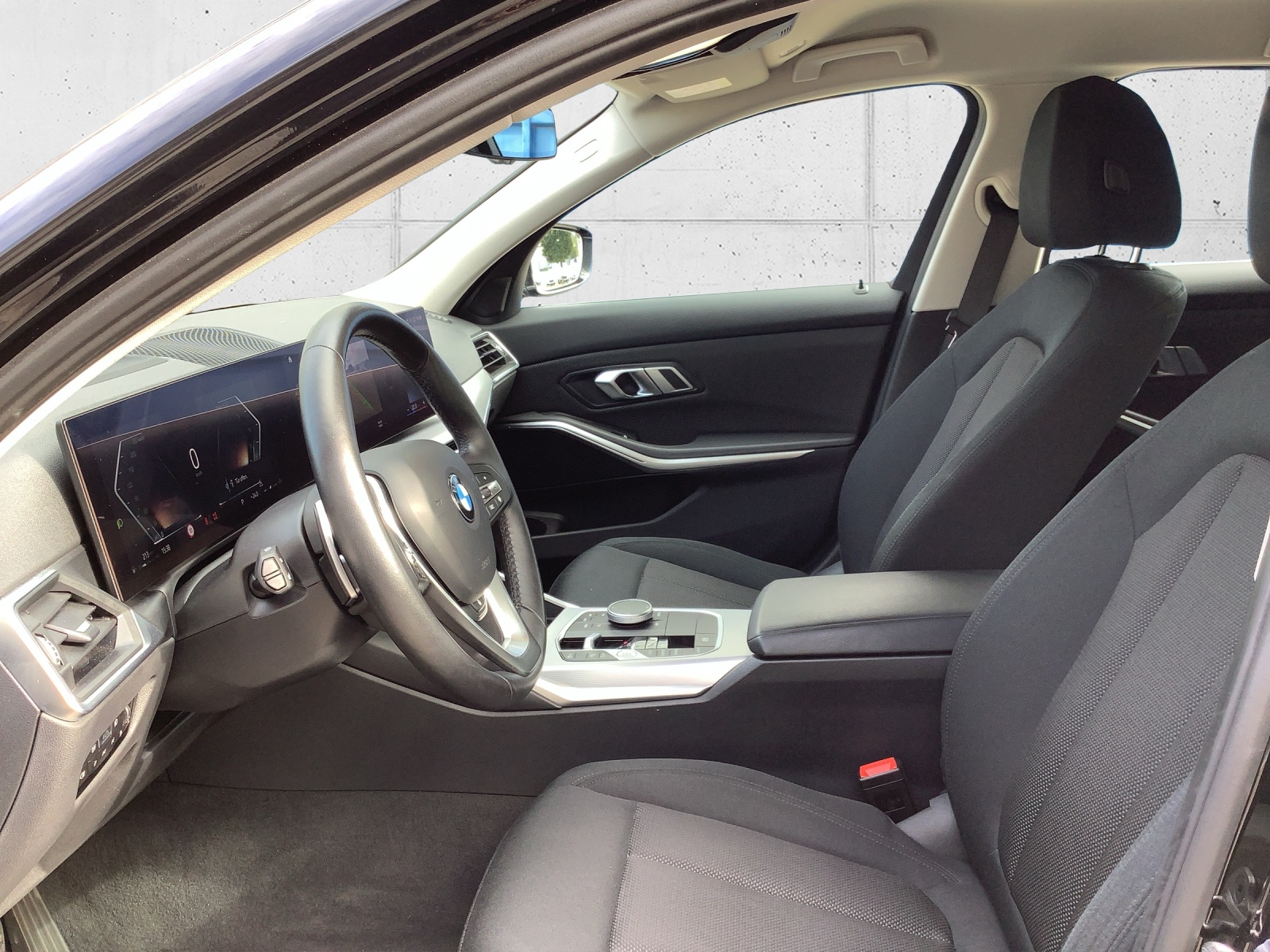 BMW 320i Touring-image-11