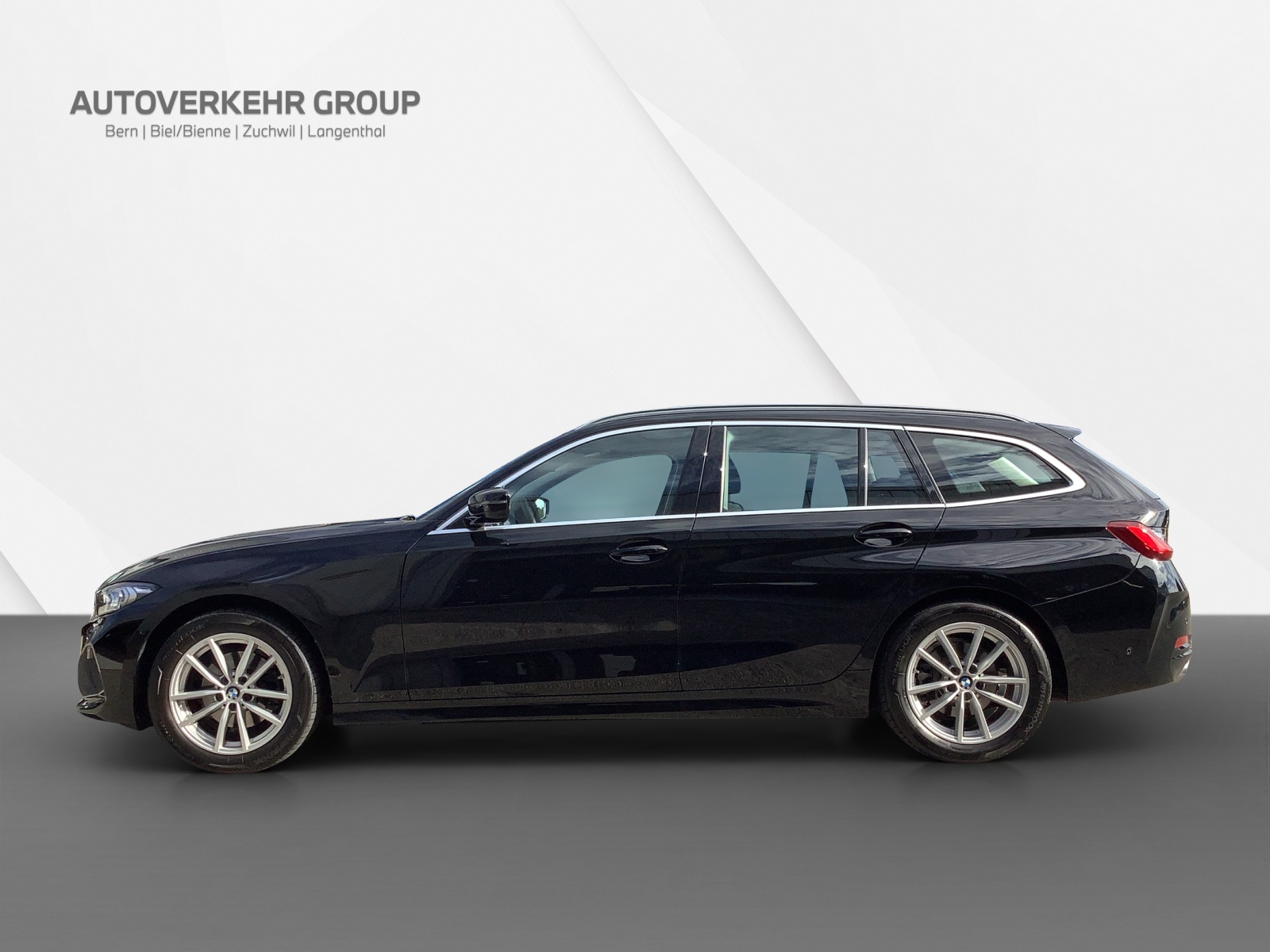 BMW 320i Touring-image-1