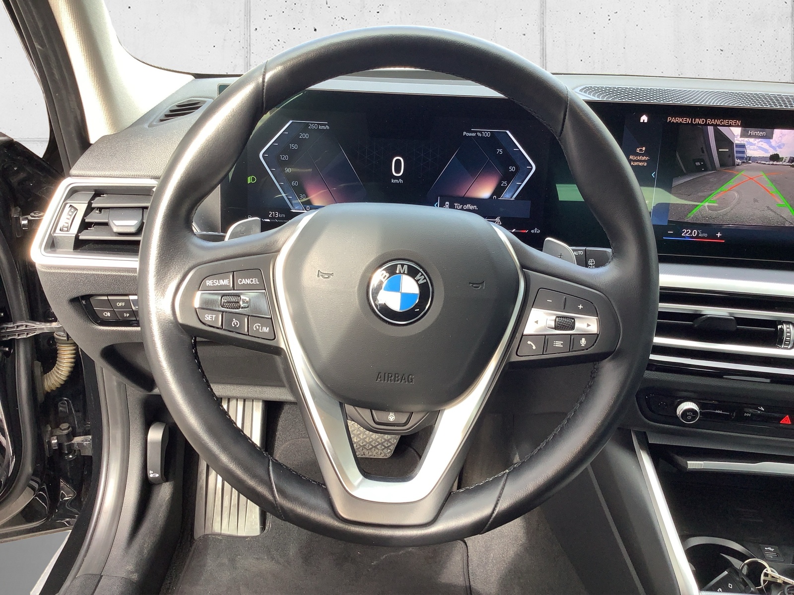 BMW 320i Touring-image-13