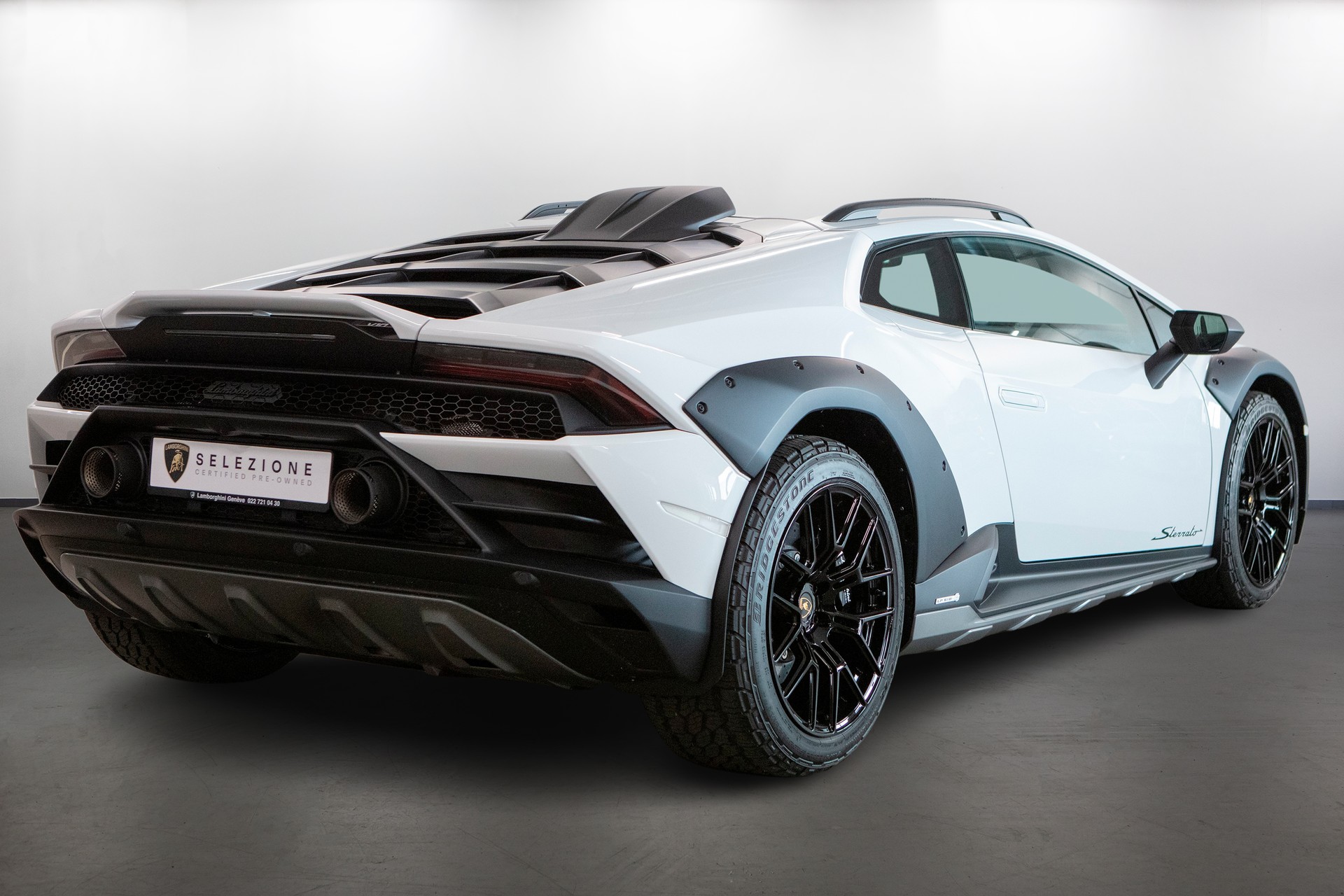 LAMBORGHINI Huracán Sterrato Coupé DCT-image-2