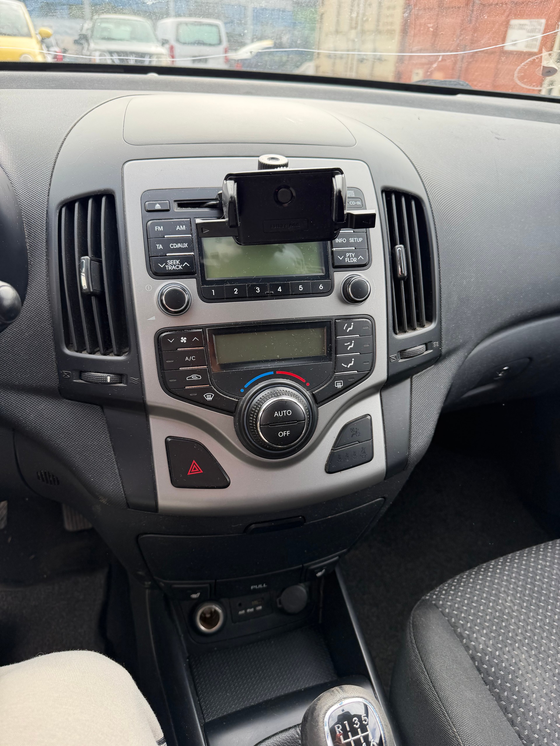 HYUNDAI i30 Wagon 1.6 CRDi Style-image-4