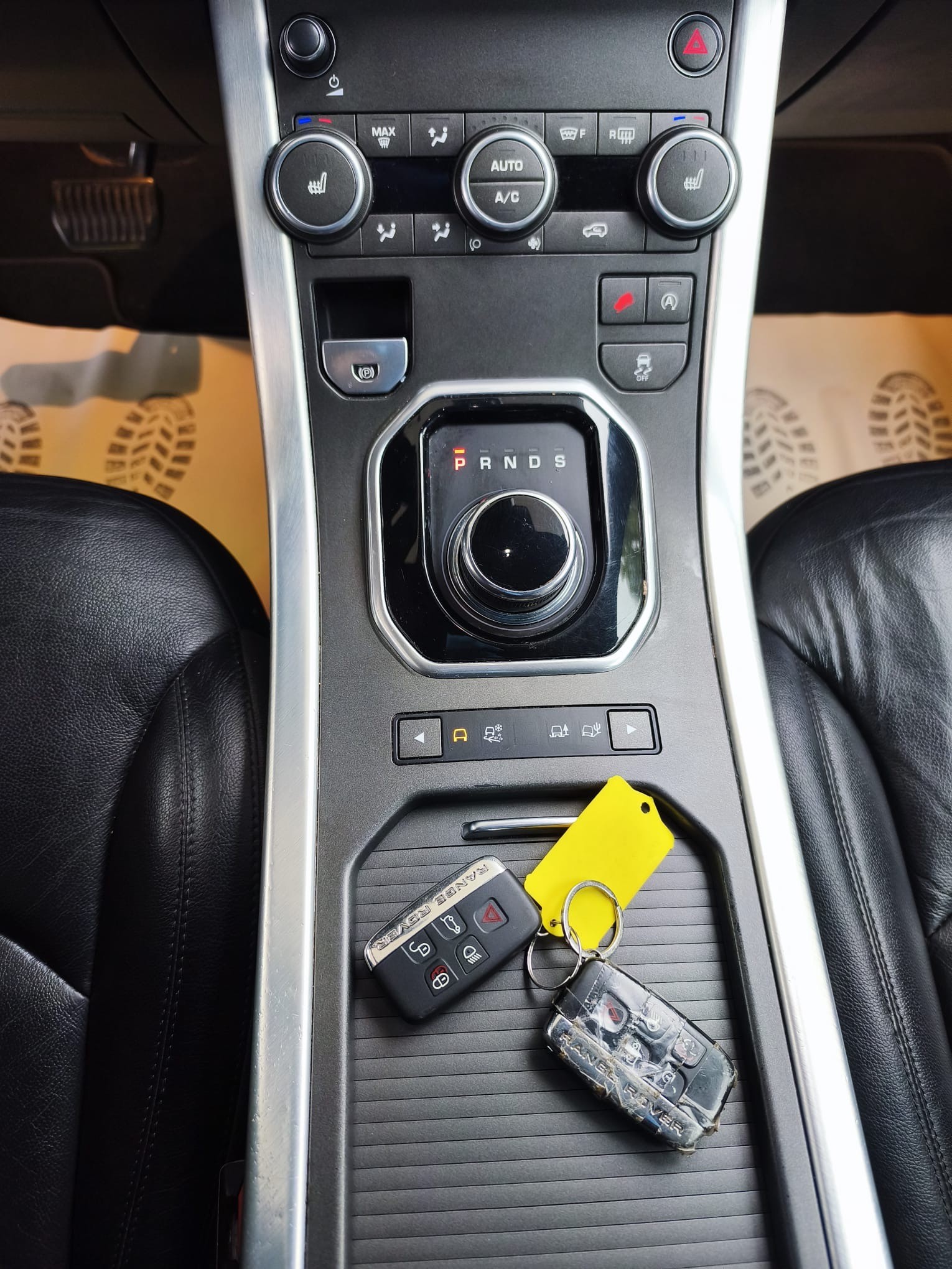 LAND ROVER Range Rover Evoque 2.0 TD4 HSE Dynamic AT9-image-17