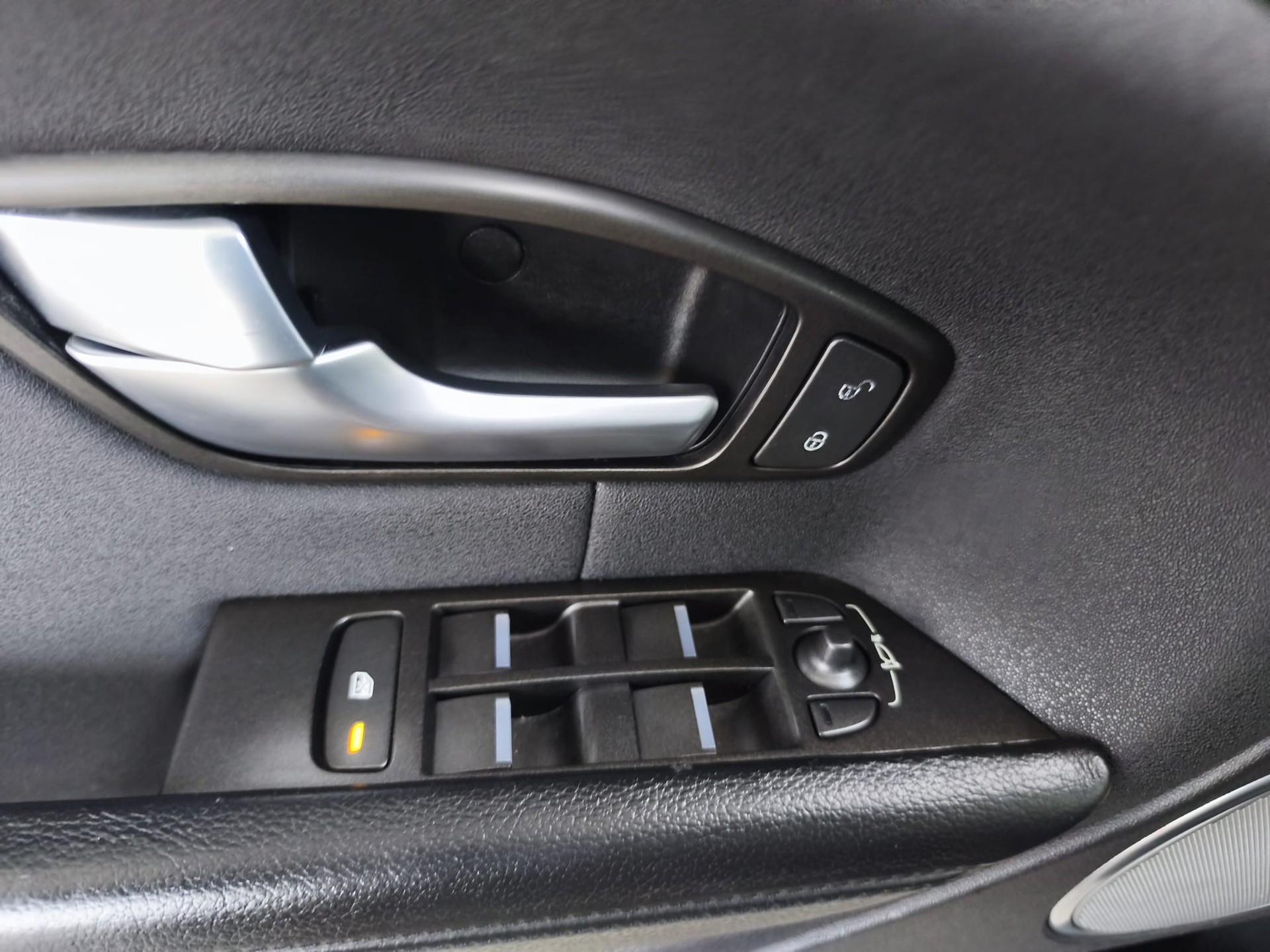 LAND ROVER Range Rover Evoque 2.0 TD4 HSE Dynamic AT9-image-28