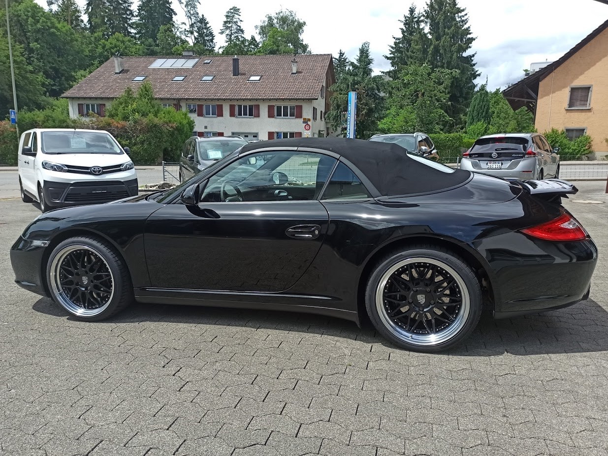 PORSCHE 911 Cabrio Carrera 4-image-1