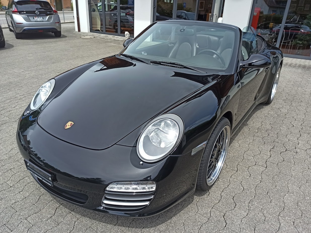 PORSCHE 911 Cabrio Carrera 4-image-14