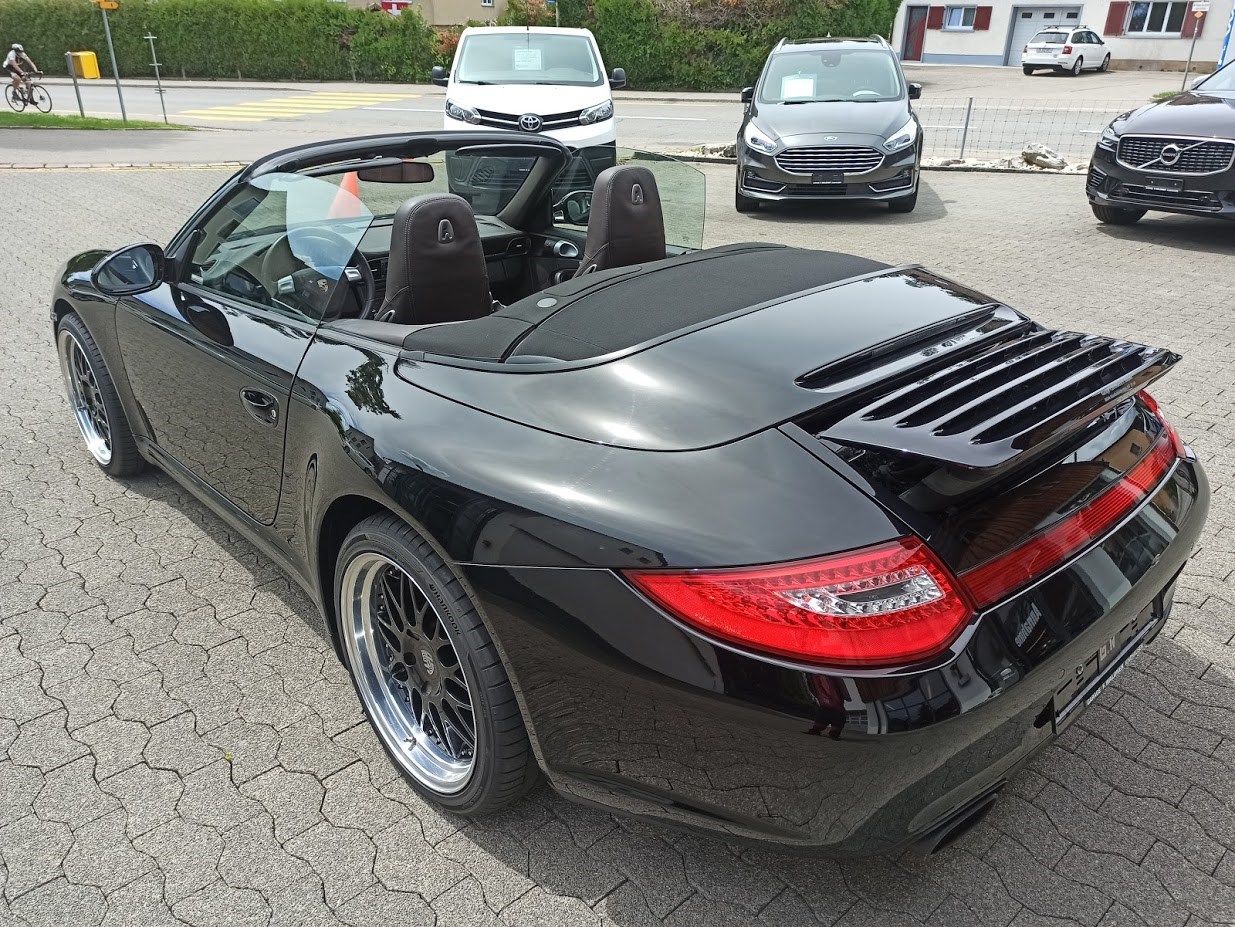 PORSCHE 911 Cabrio Carrera 4-image-15
