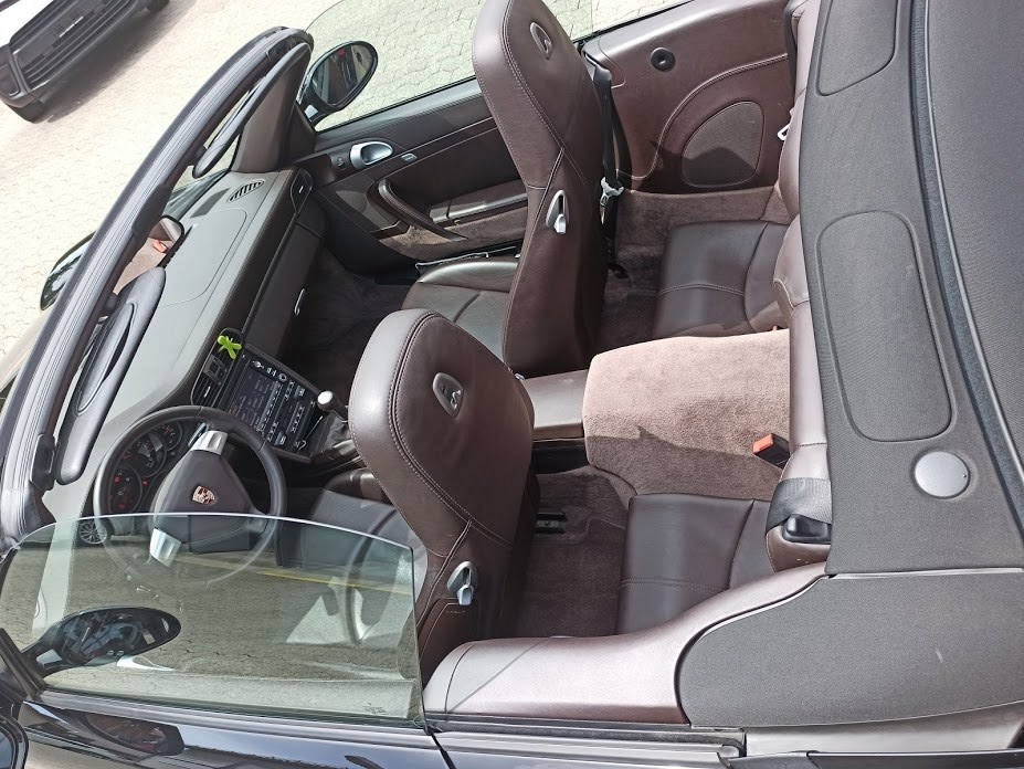 PORSCHE 911 Cabrio Carrera 4-image-9