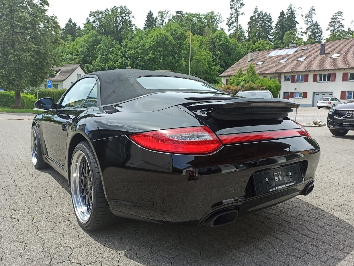 PORSCHE 911 Cabrio Carrera 4-image-2