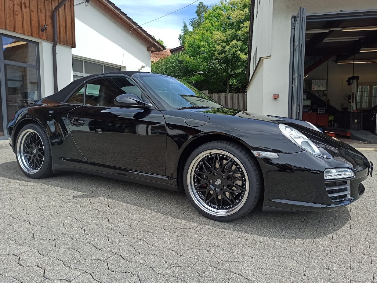 PORSCHE 911 Cabrio Carrera 4-image-4