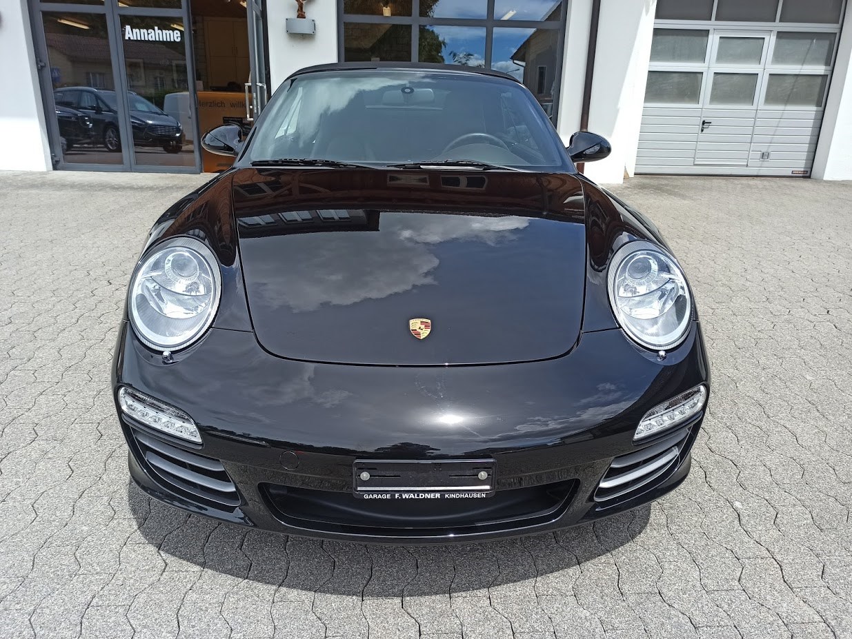 PORSCHE 911 Cabrio Carrera 4-image-5