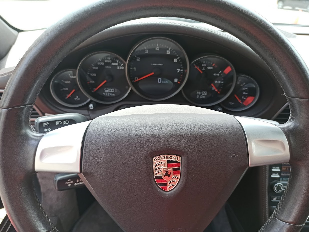 PORSCHE 911 Cabrio Carrera 4-image-7