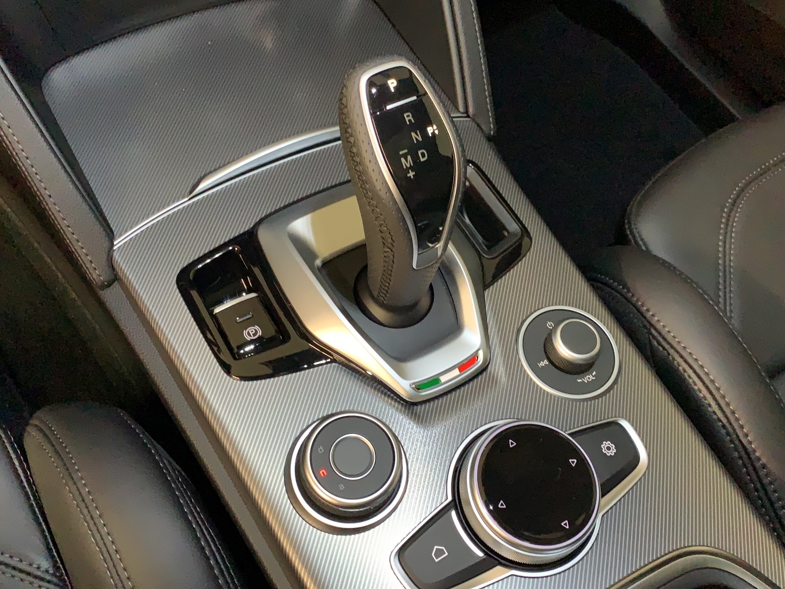 ALFA ROMEO Stelvio 2.0 Q4 280 Veloce-image-11