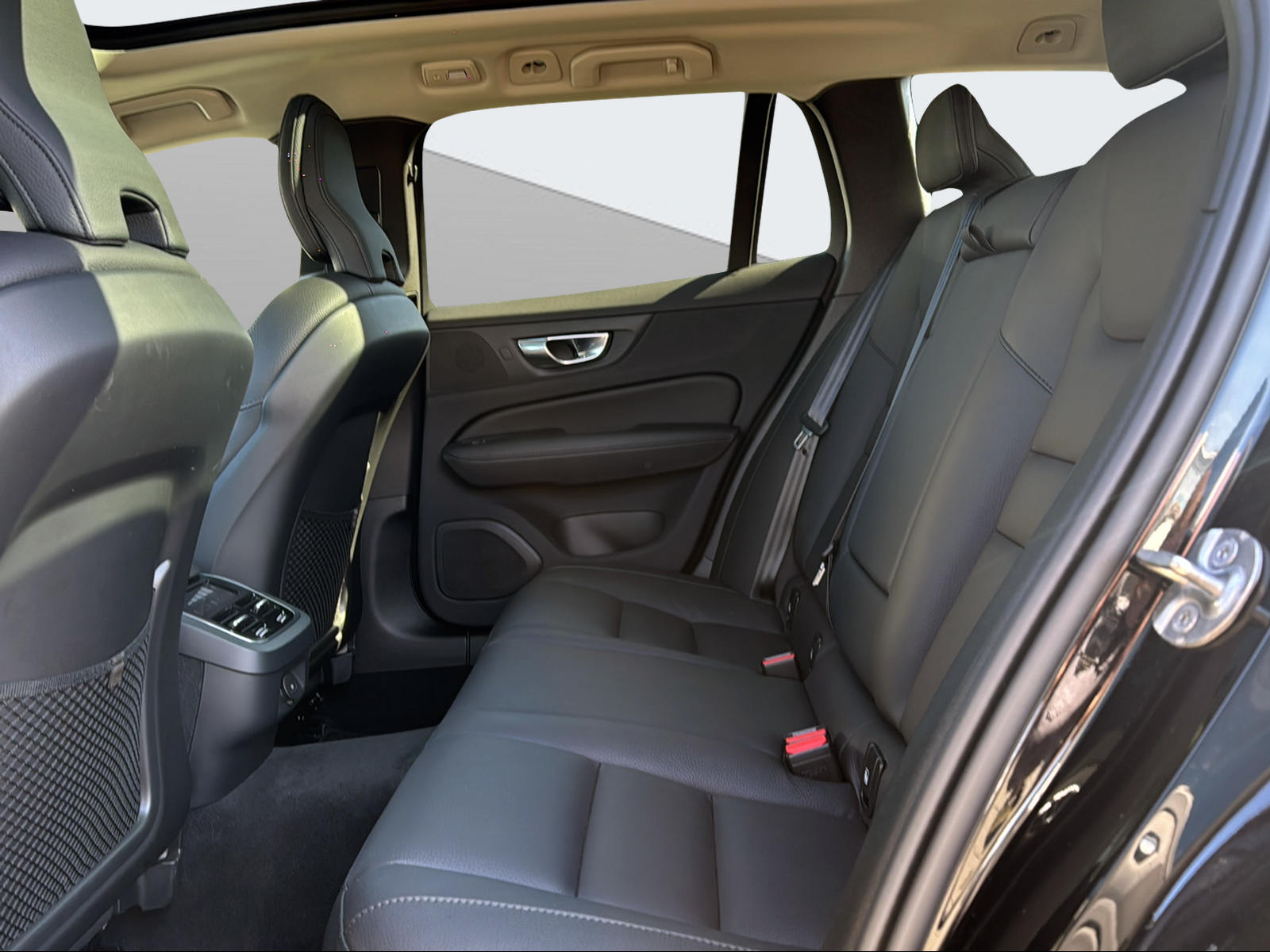 VOLVO V60 2.0 B4 Ultra Dark-image-13
