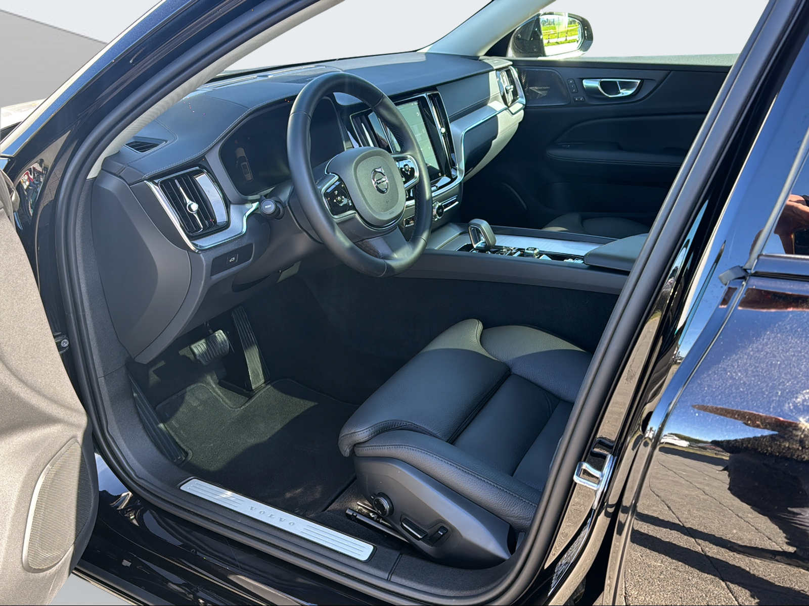 VOLVO V60 2.0 B4 Ultra Dark-image-9