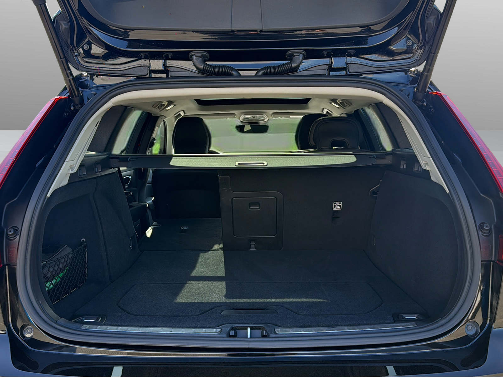 VOLVO V60 2.0 B4 Ultra Dark-image-15