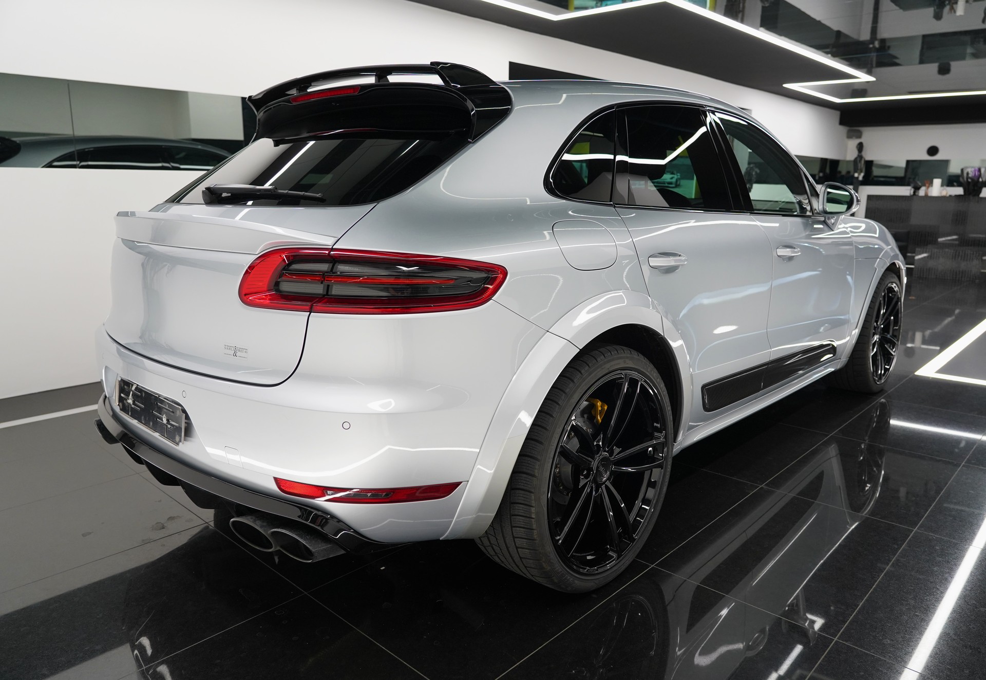 PORSCHE Macan Turbo-image-3