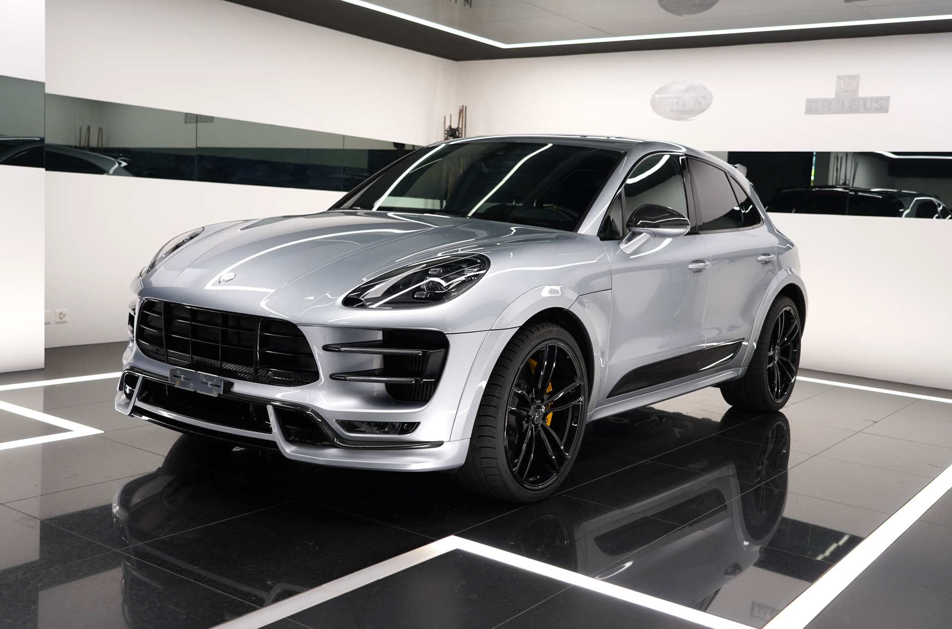 PORSCHE Macan Turbo-image-0