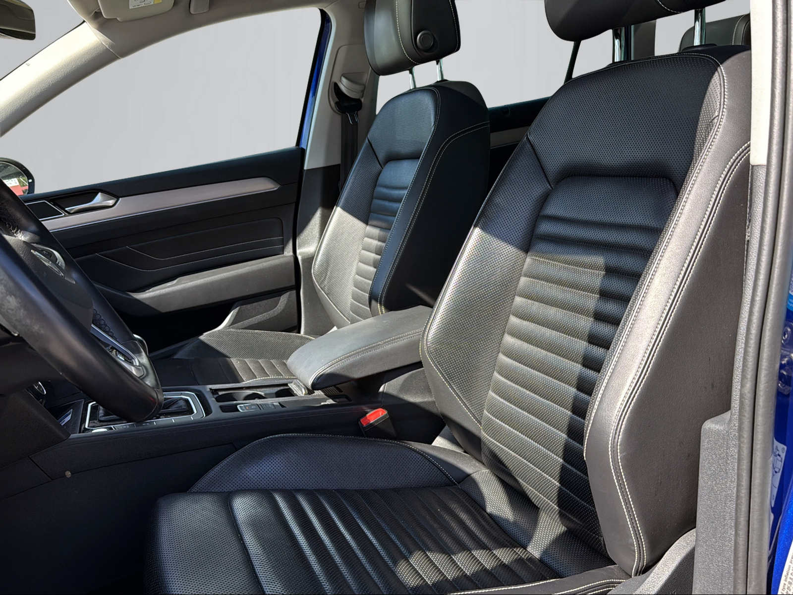 VW Passat Variant 2.0 TSI Elegance 4Motion DSG-image-5