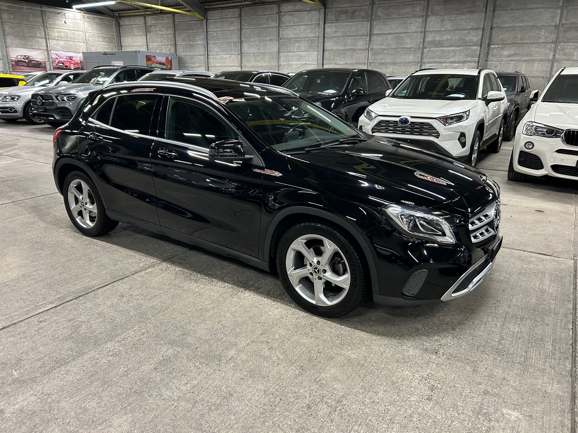 MERCEDES-BENZ GLA 200 d Swiss Star Edition Urban 4Matic 7G-DCT-image-2