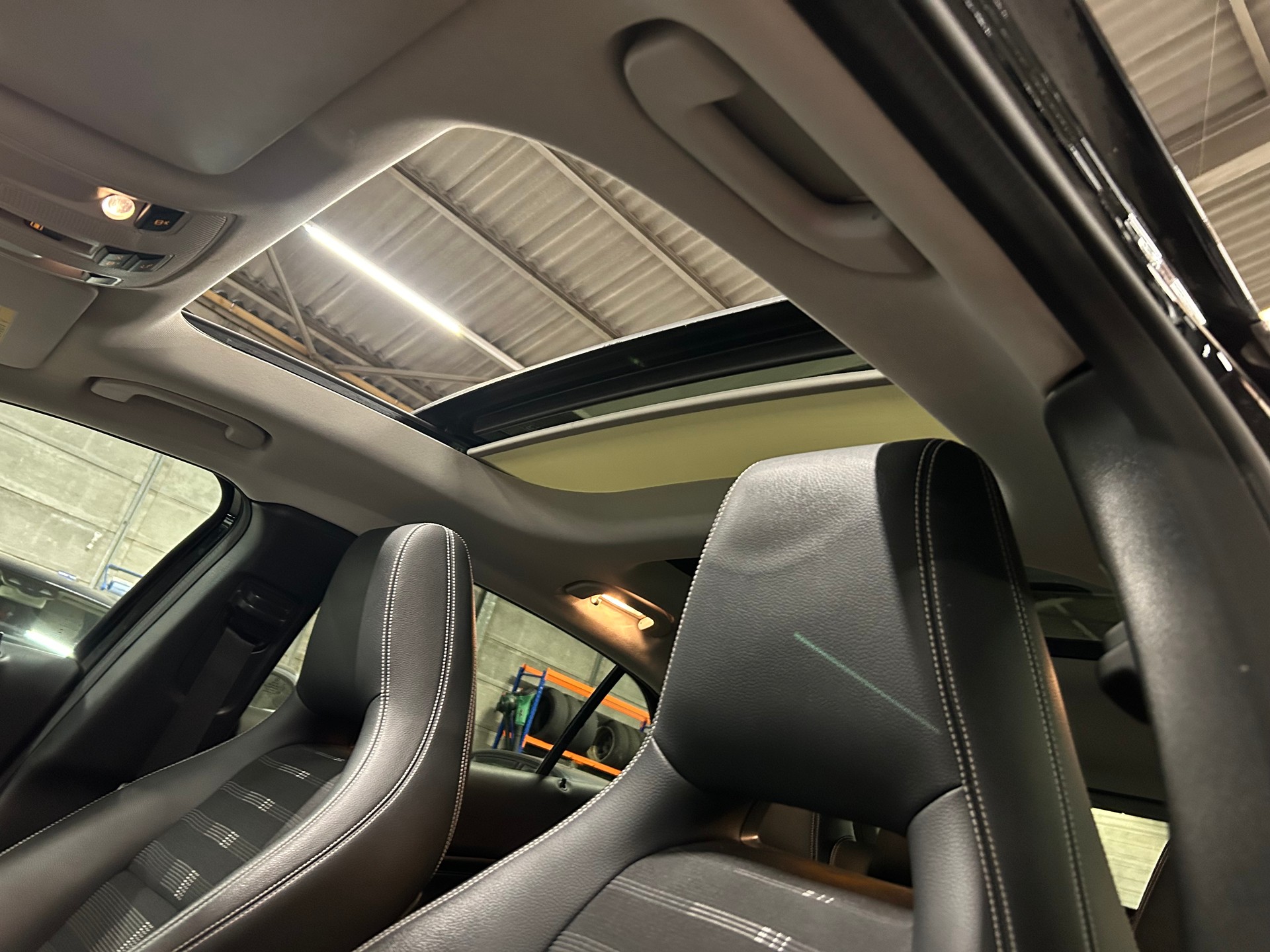 MERCEDES-BENZ GLA 200 d Swiss Star Edition Urban 4Matic 7G-DCT-image-15