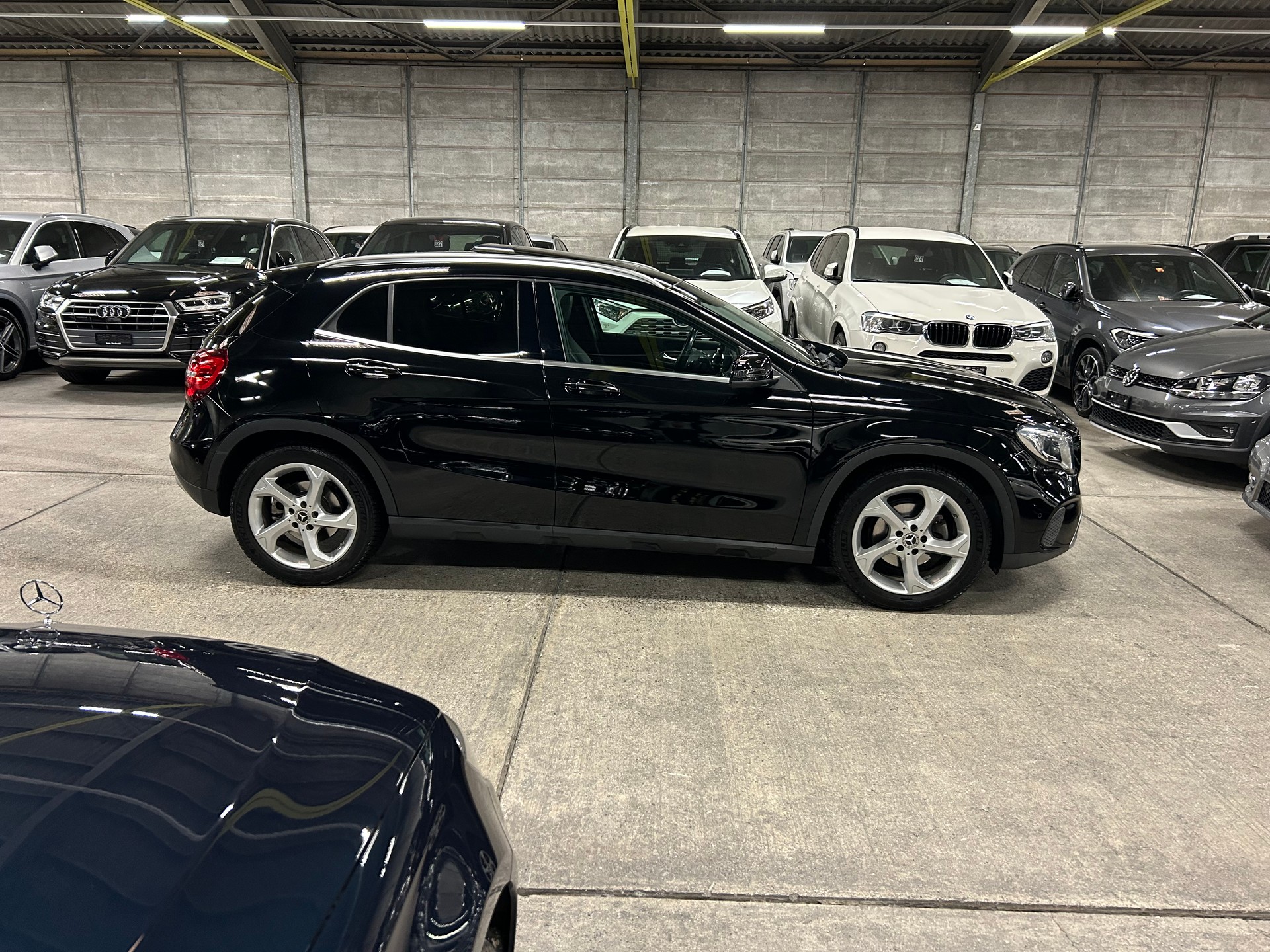 MERCEDES-BENZ GLA 200 d Swiss Star Edition Urban 4Matic 7G-DCT-image-3