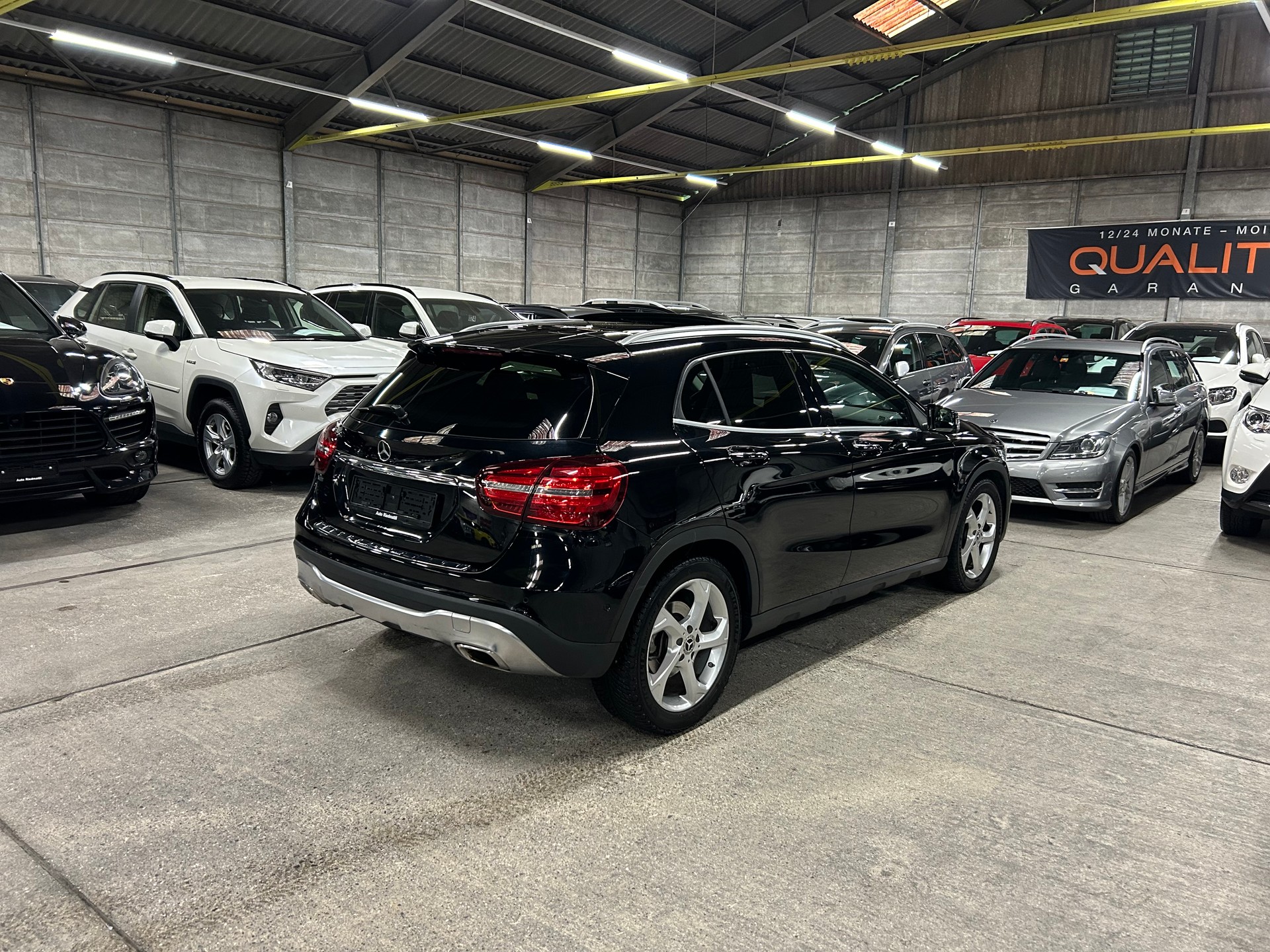 MERCEDES-BENZ GLA 200 d Swiss Star Edition Urban 4Matic 7G-DCT-image-4