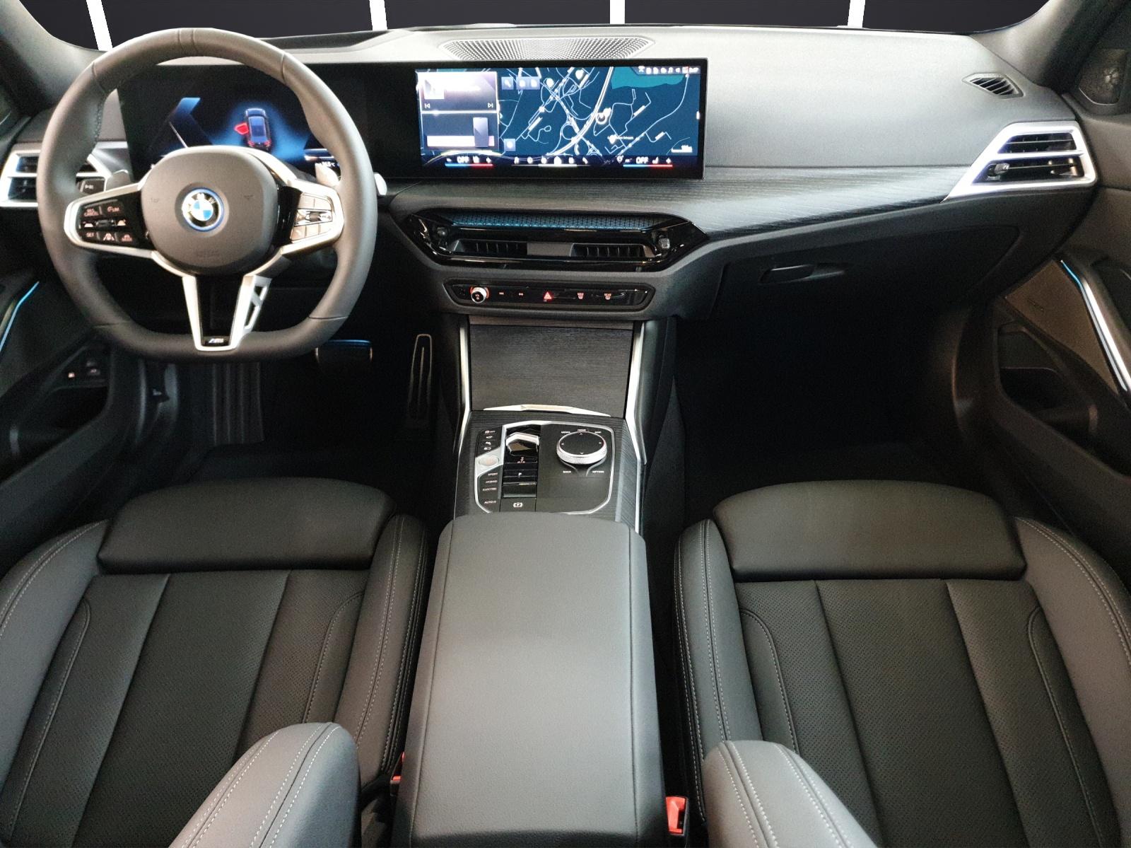 BMW 330e xDrive Touring-image-17