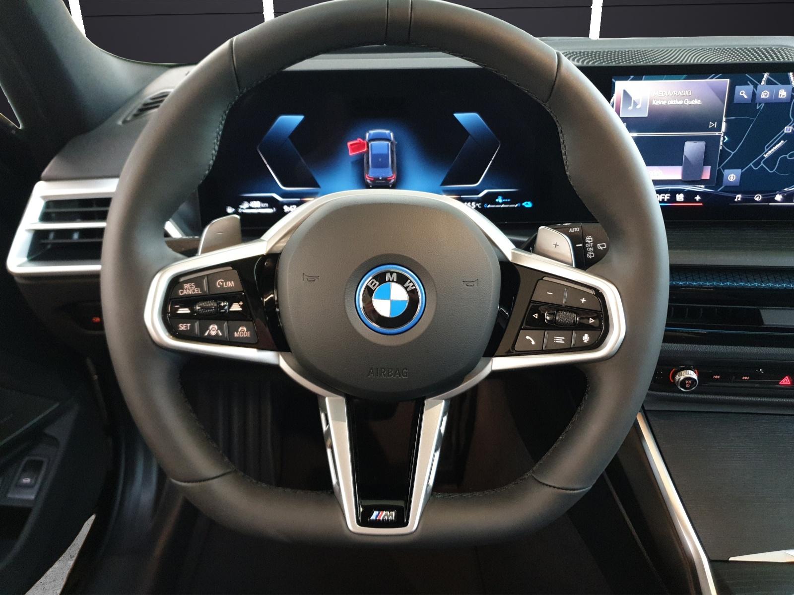 BMW 330e xDrive Touring-image-18