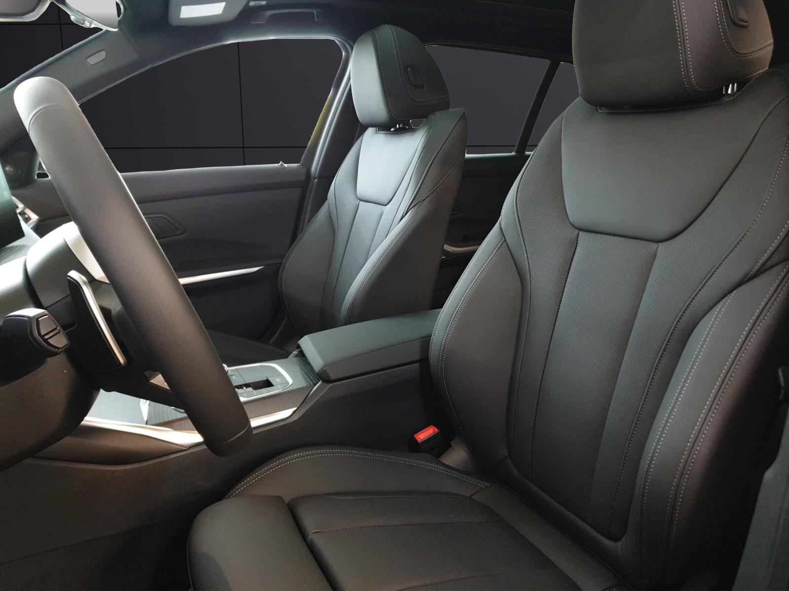 BMW 330e xDrive Touring-image-10